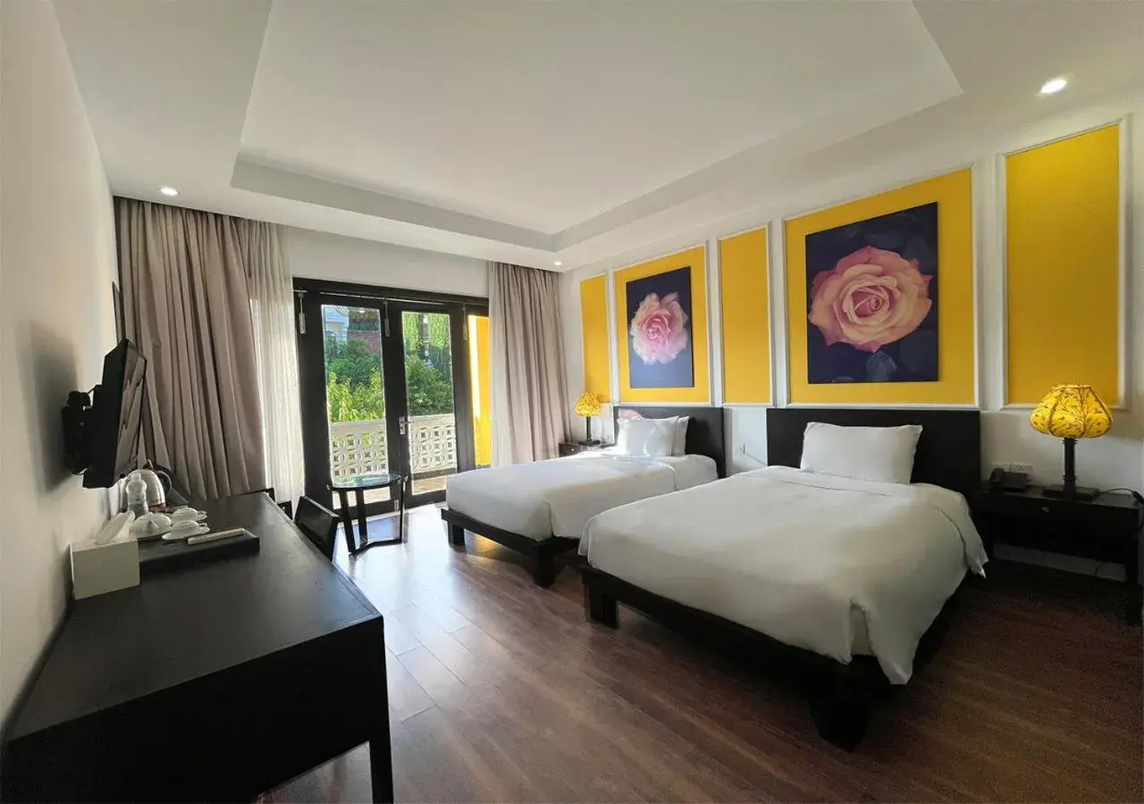Deluxe Twin Room Garden or City View with Balcony and Bathtub in Thanh Binh Riverside Hoi An Deluxe Twin Room Garden or City View with Balcony and Bathtub in Thanh Binh Riverside Hoi An