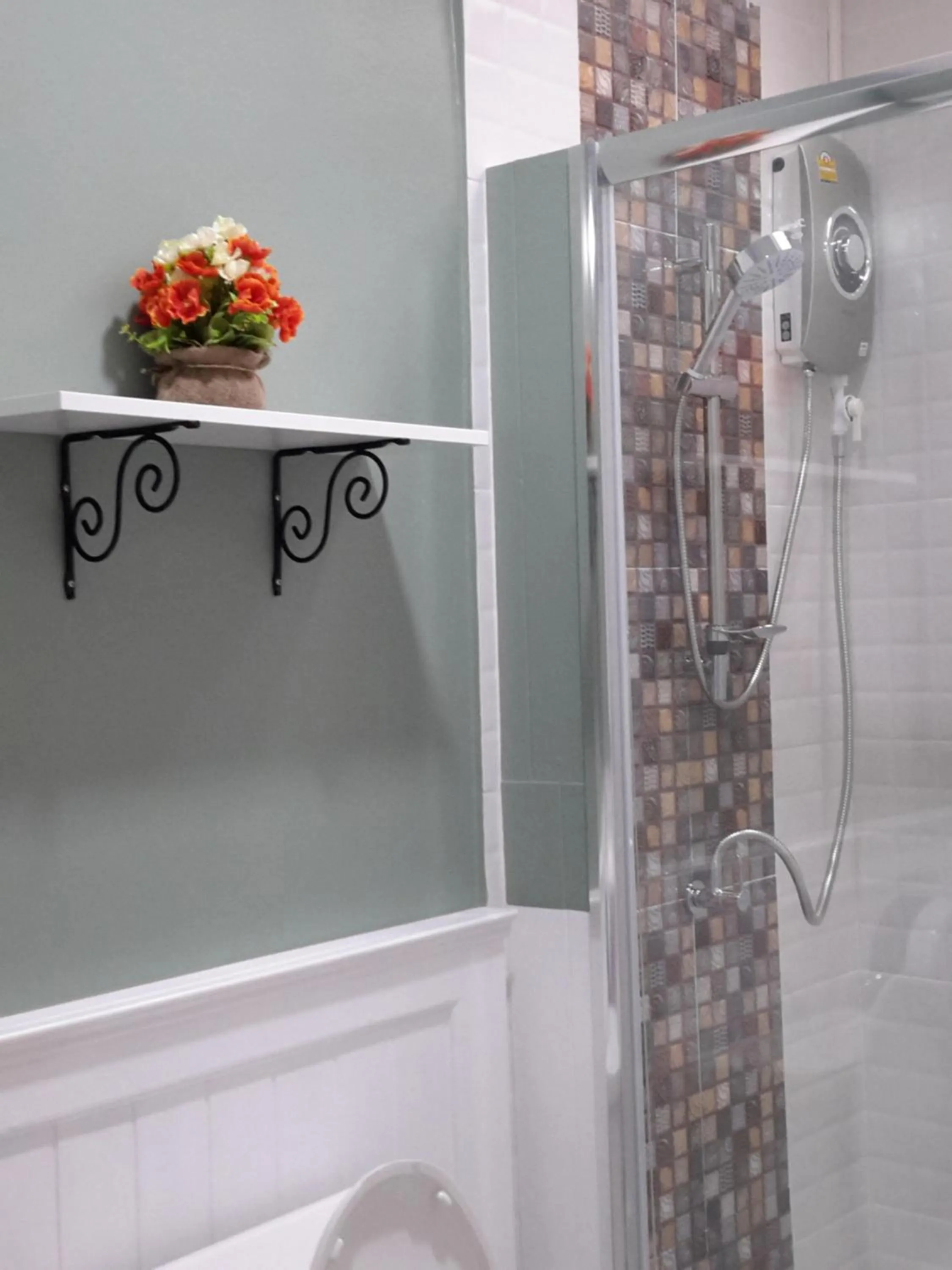 Shower in Kala Krang Nueng