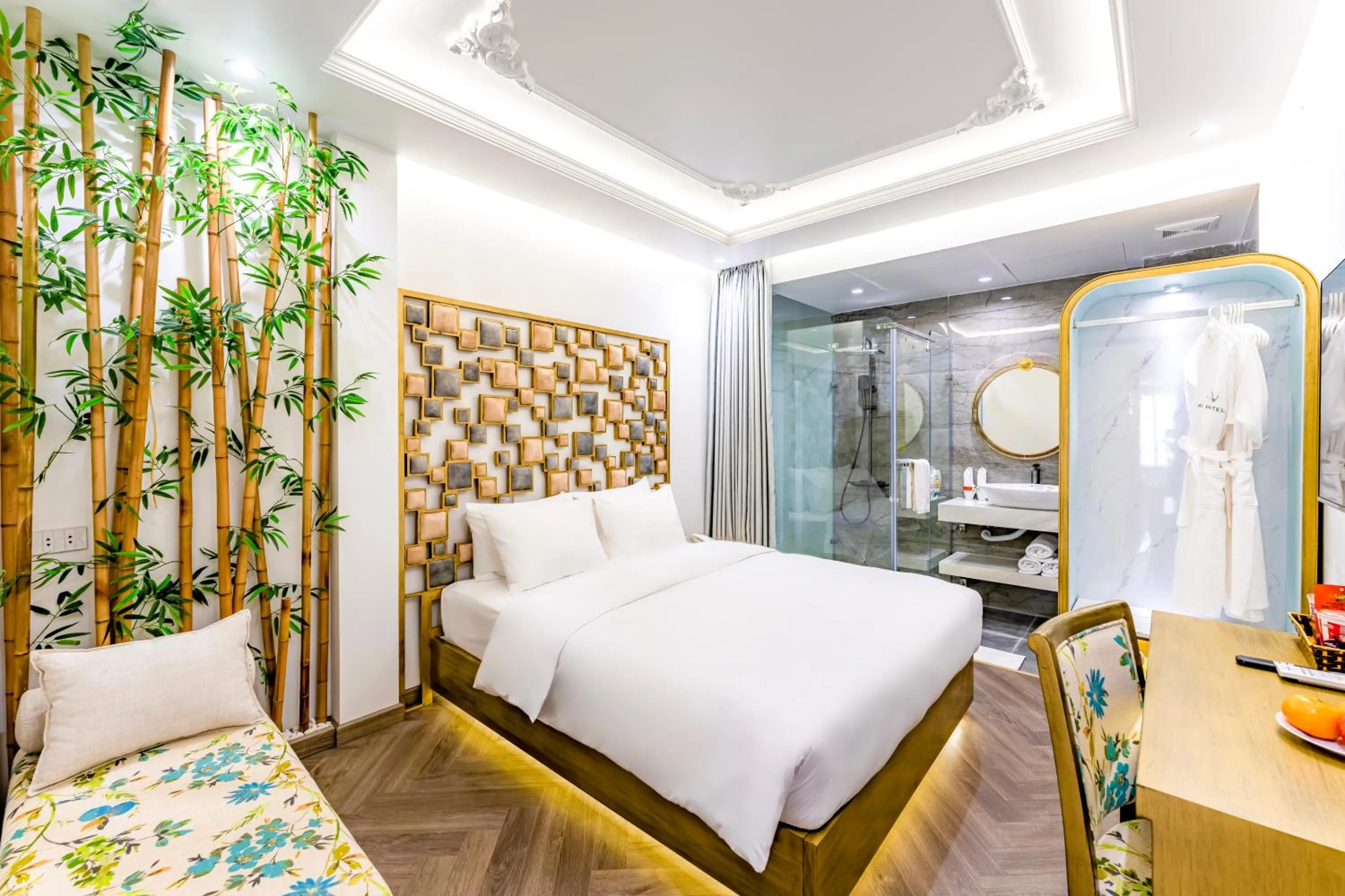 Living room, Bed in Mai Hotel