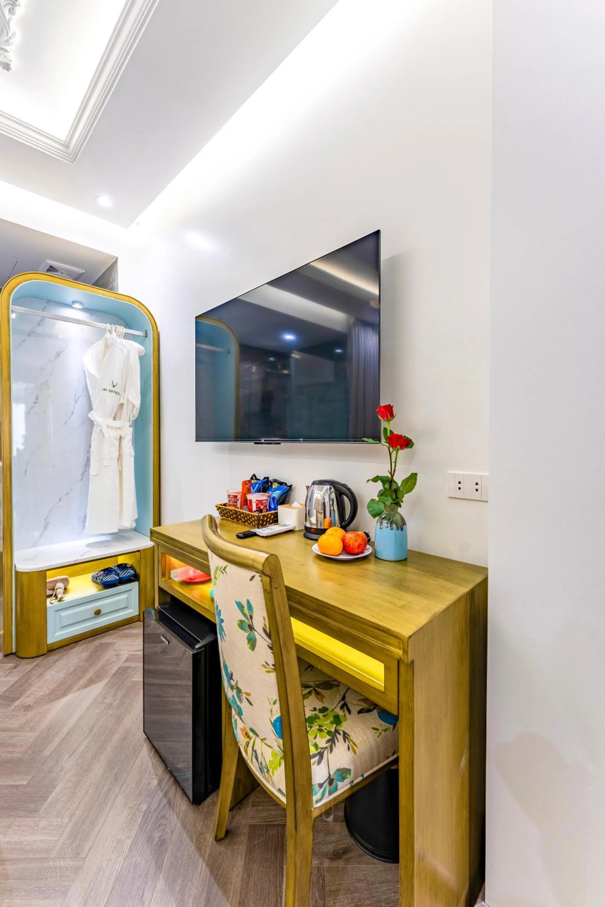 Living room in Mai Hotel