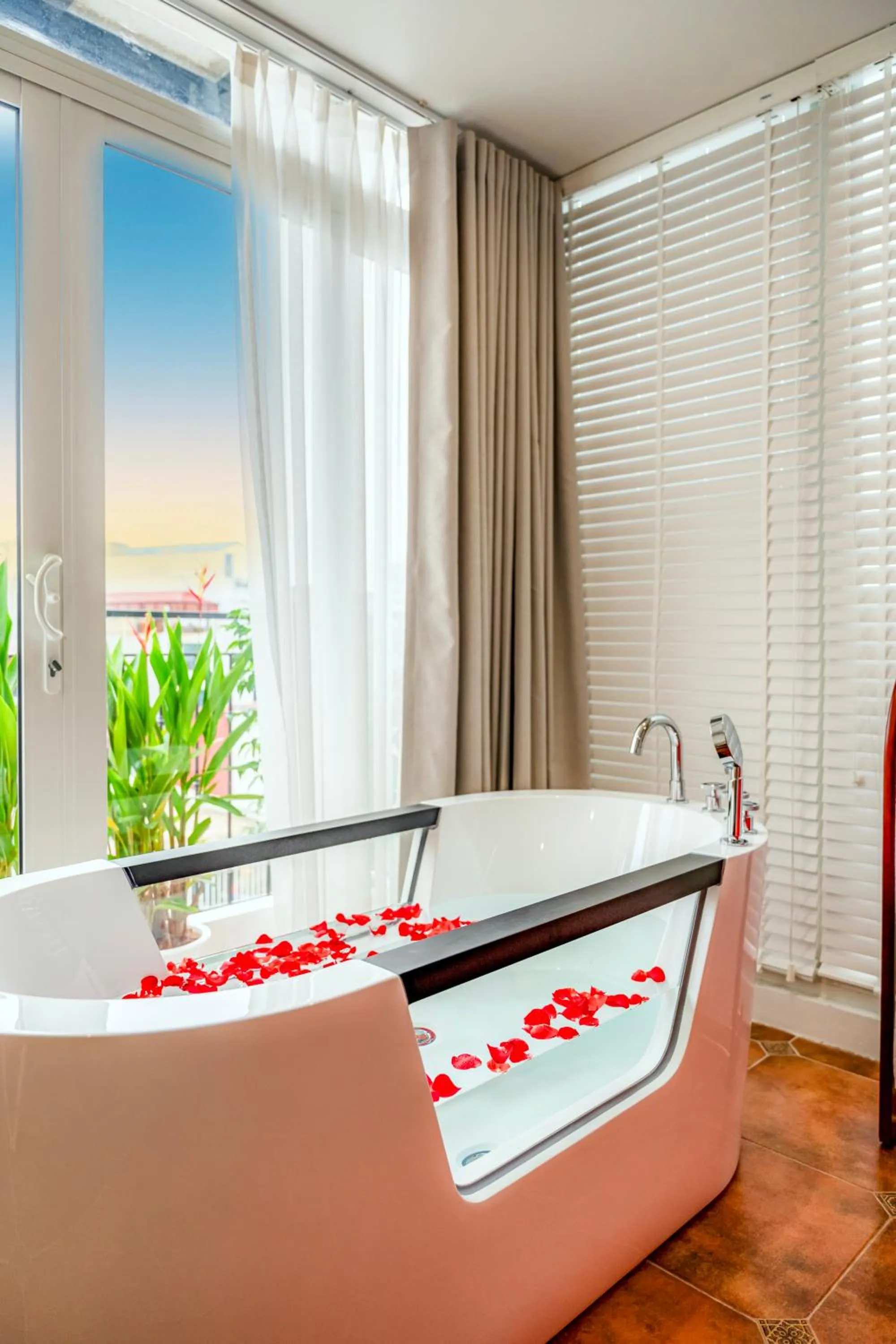 Hot Tub in Mai Hotel