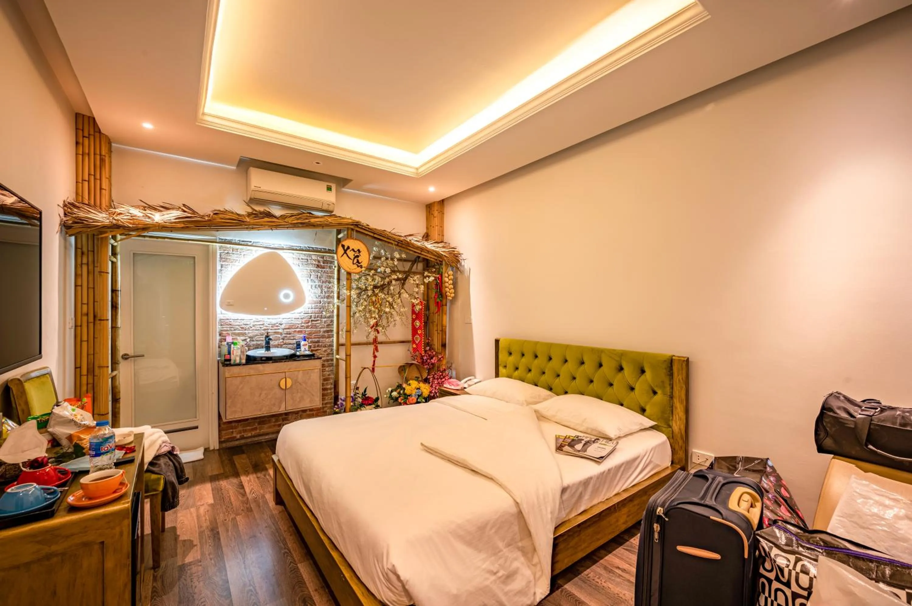 Bedroom, Bed in Mai Hotel