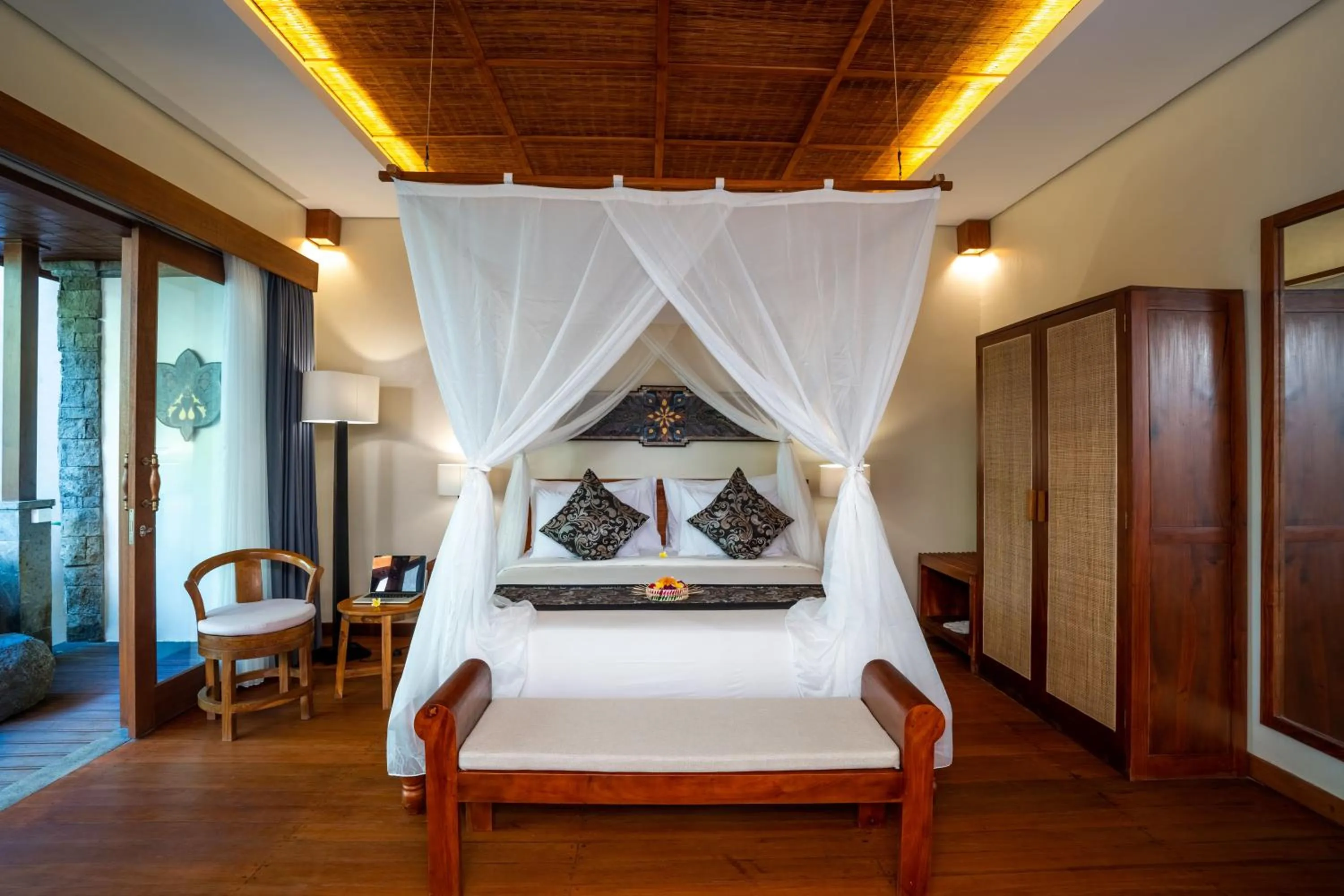 Hot Tub, Bed in The Compass Rose Ubud