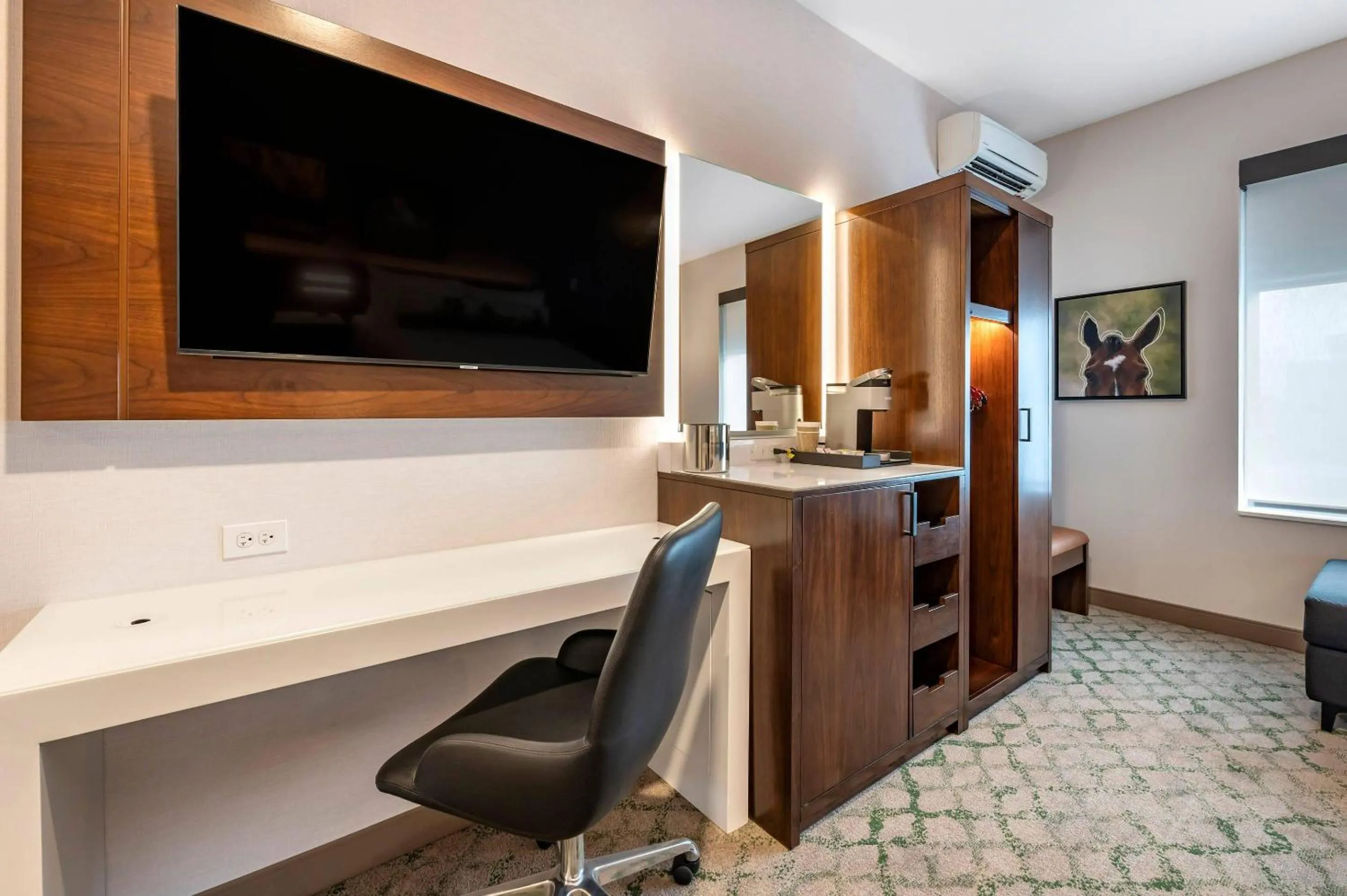 Bedroom in Cambria Hotel Louisville Downtown-Whiskey Row