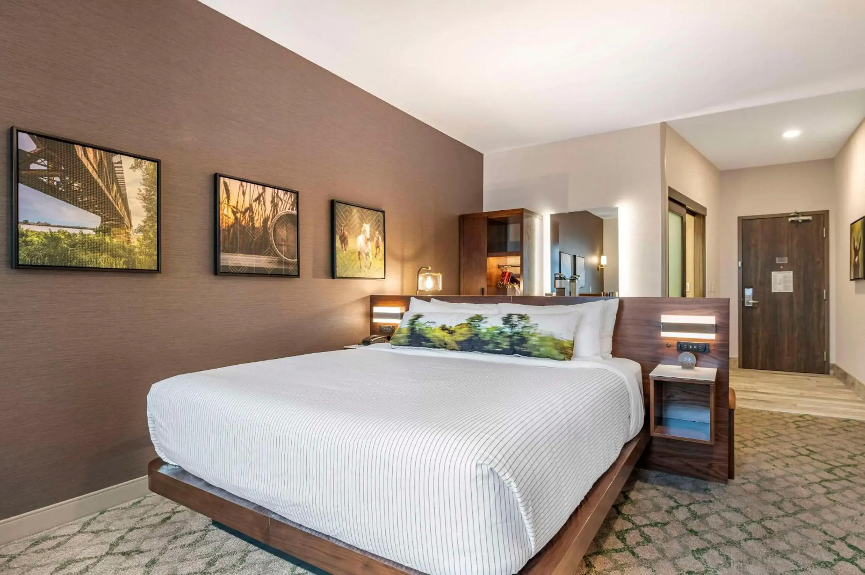 Standard King Room - Non Smoking in Cambria Hotel Louisville Downtown-Whiskey Row Standard King Room - Non Smoking in Cambria Hotel Louisville Downtown-Whiskey Row