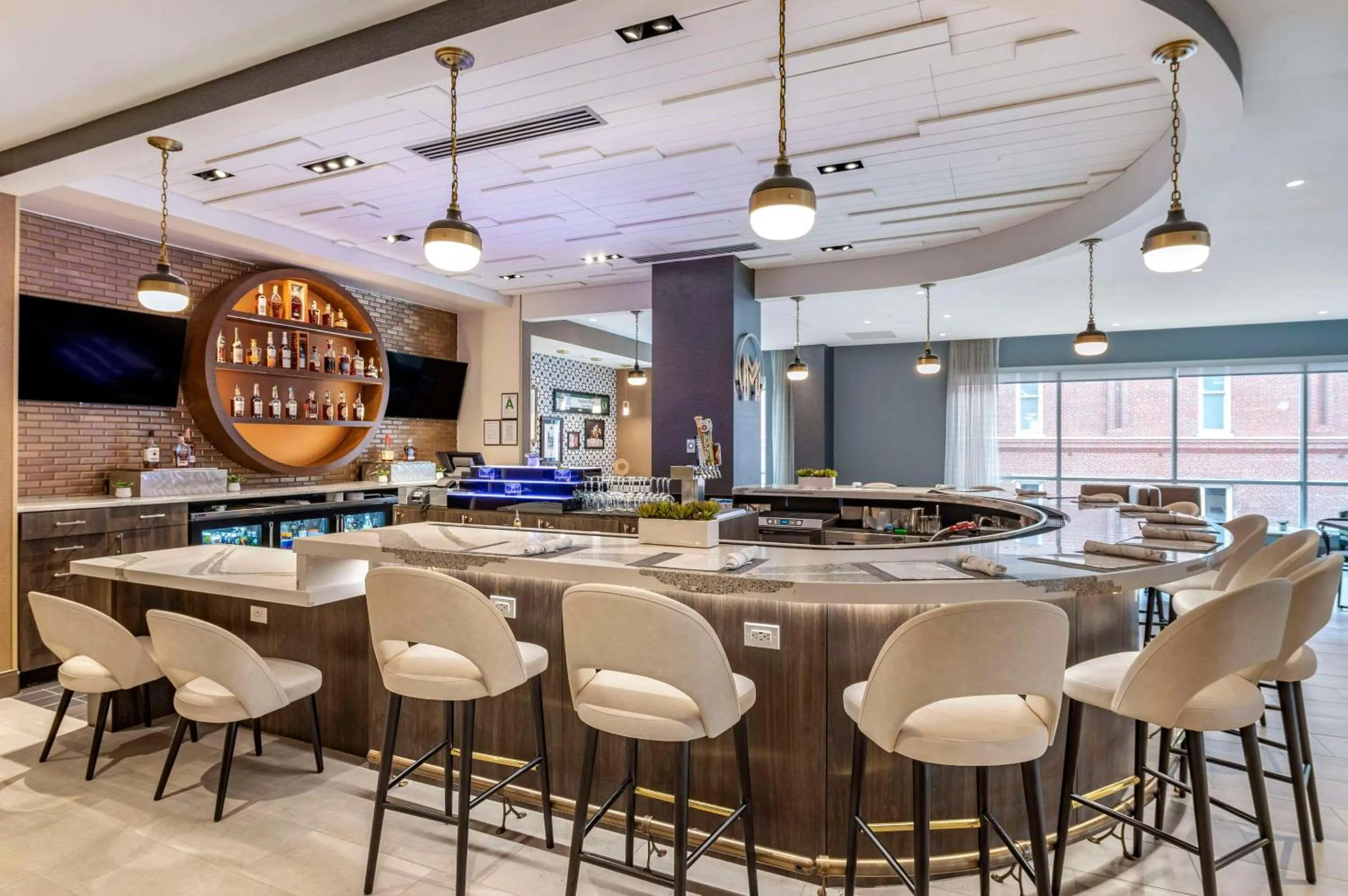 Restaurant/places to eat in Cambria Hotel Louisville Downtown-Whiskey Row