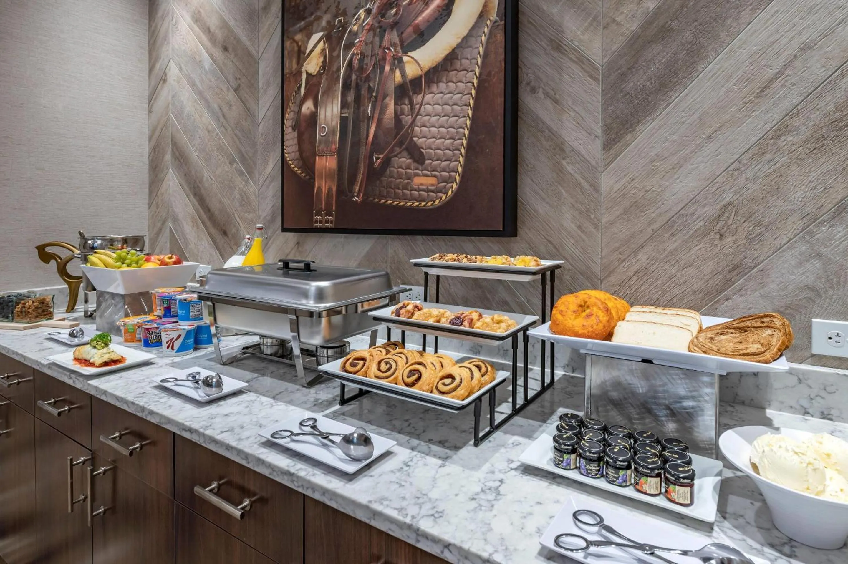 Restaurant/places to eat in Cambria Hotel Louisville Downtown-Whiskey Row