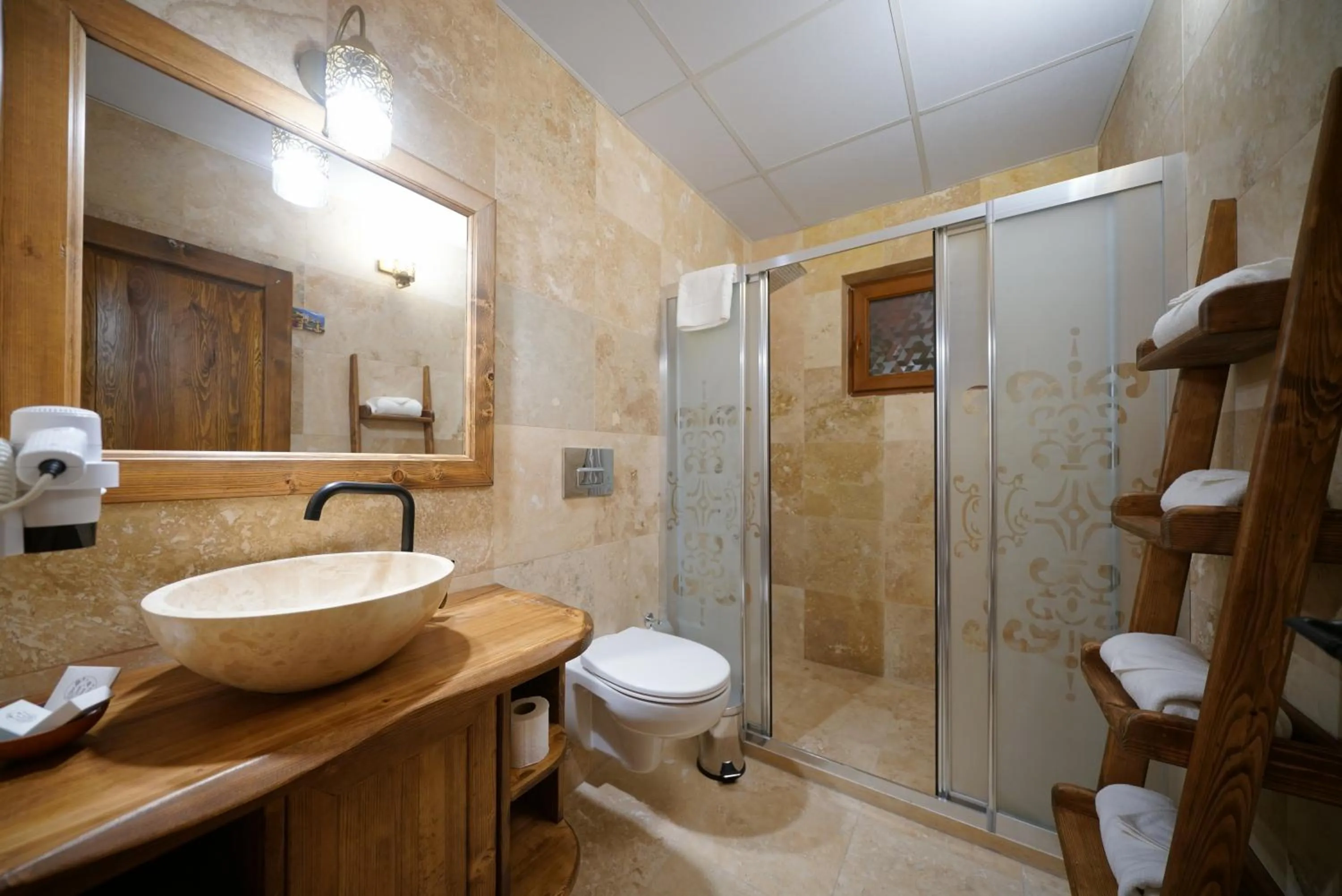 Bathroom in Pashahan Hotel