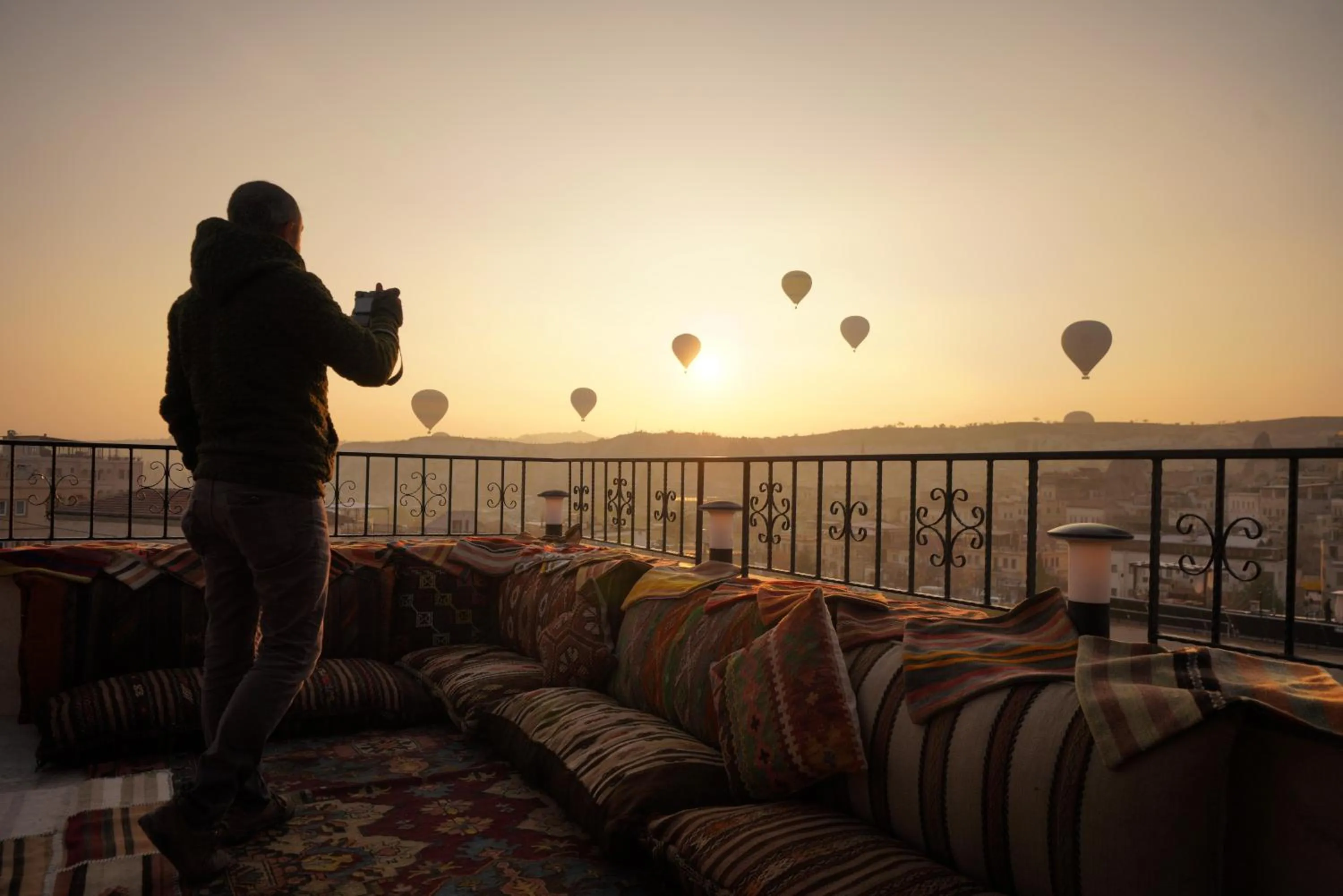 Restaurant/places to eat in Pashahan Hotel