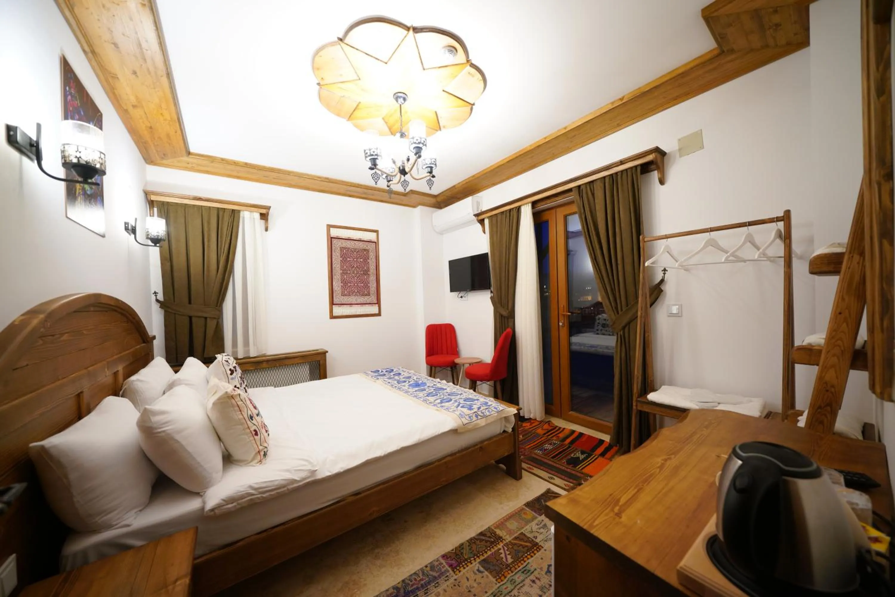 Photo of the whole room, Bed in Pashahan Hotel