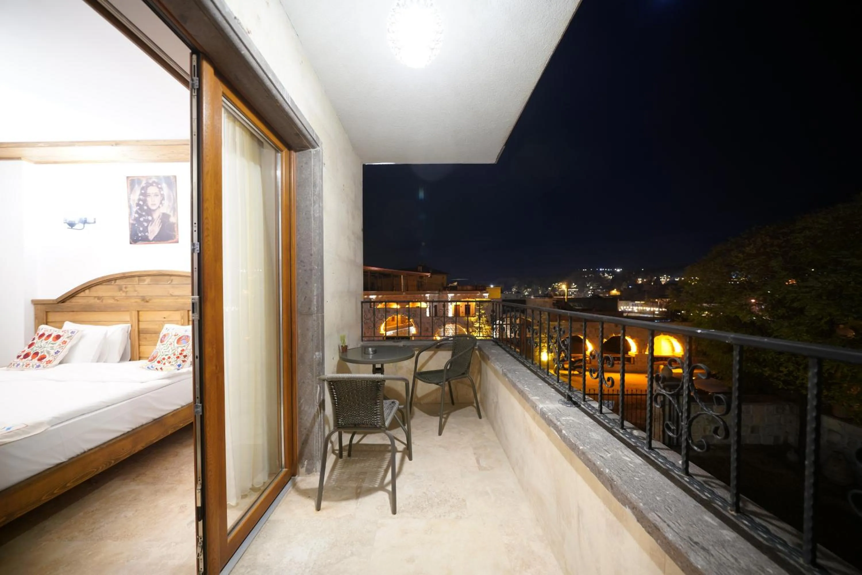 Balcony/Terrace, Bed in Pashahan Hotel