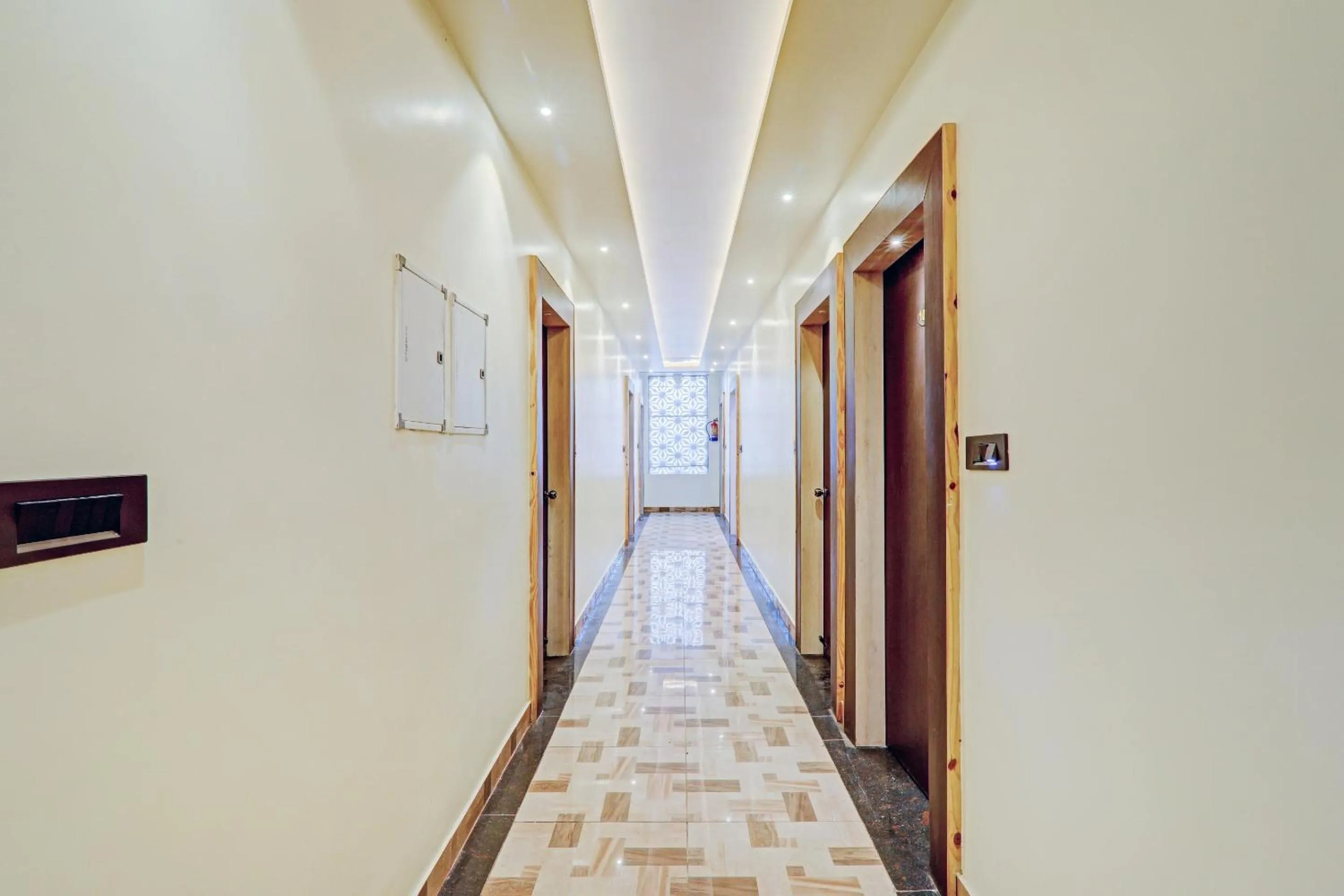 Lobby or reception in Super Townhouse Riddhi Residency