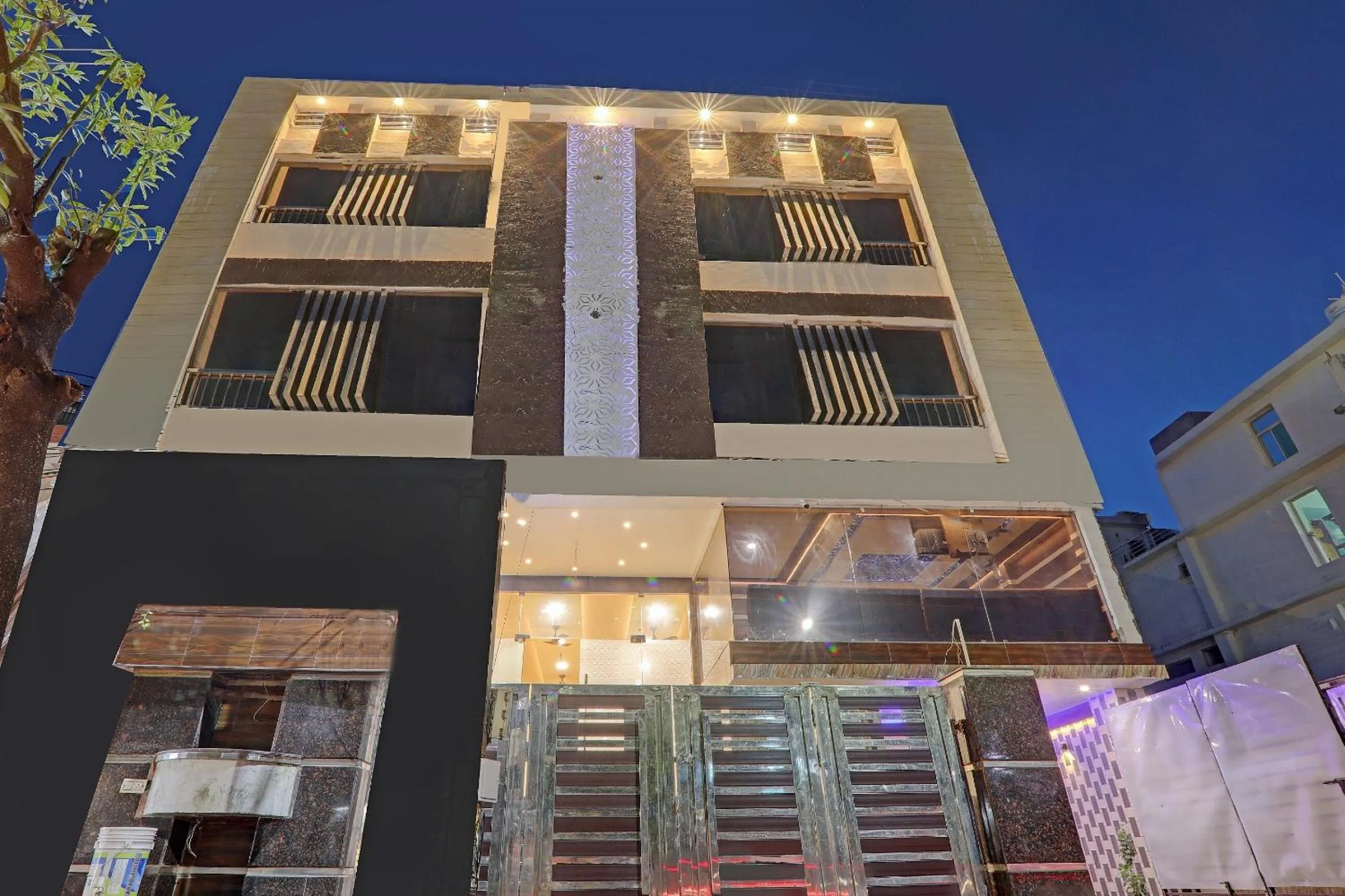 Facade/entrance in Super Townhouse Riddhi Residency