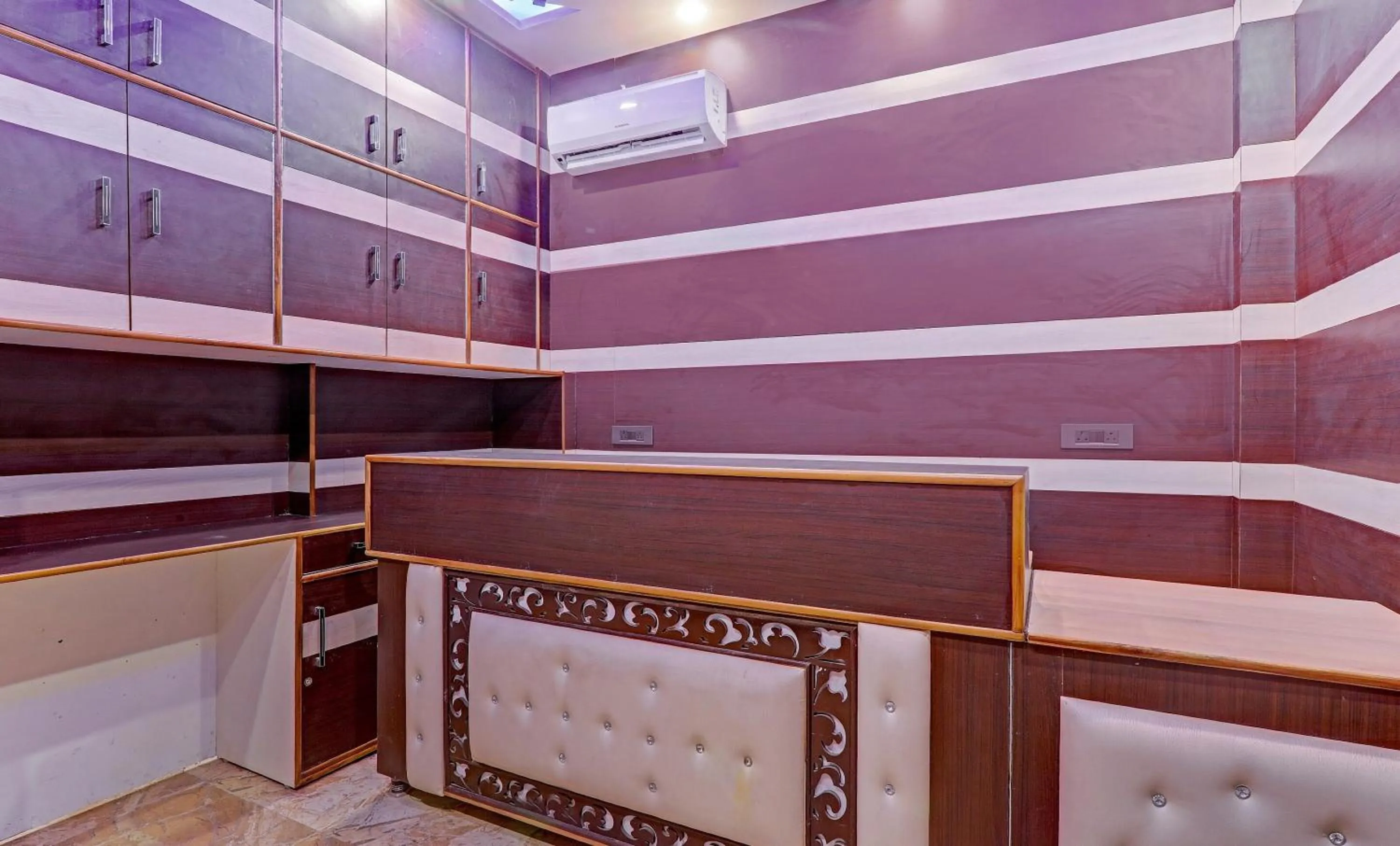 Lobby or reception in Super Townhouse Riddhi Residency