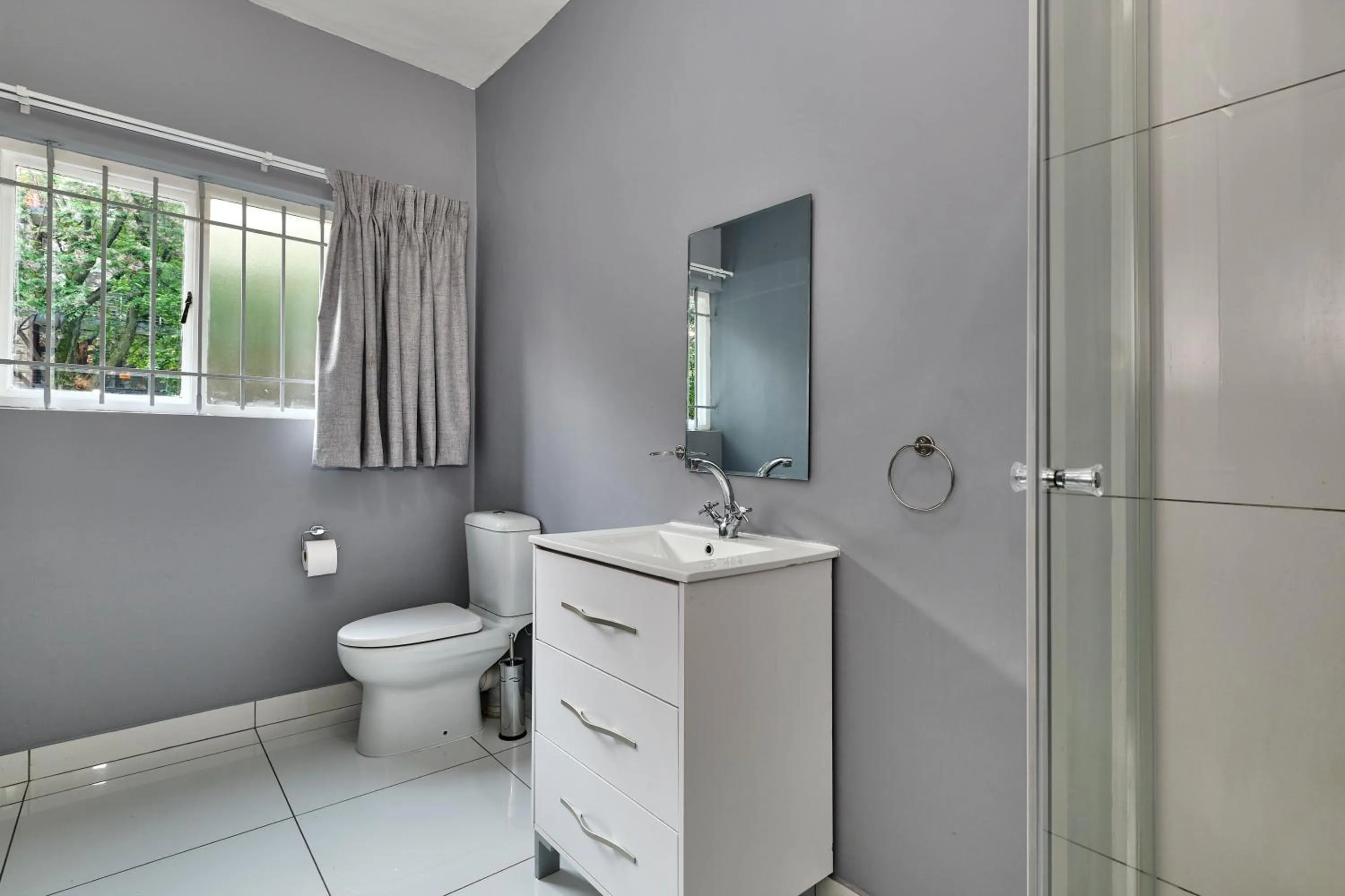 Bathroom in Inn & Out Sandton