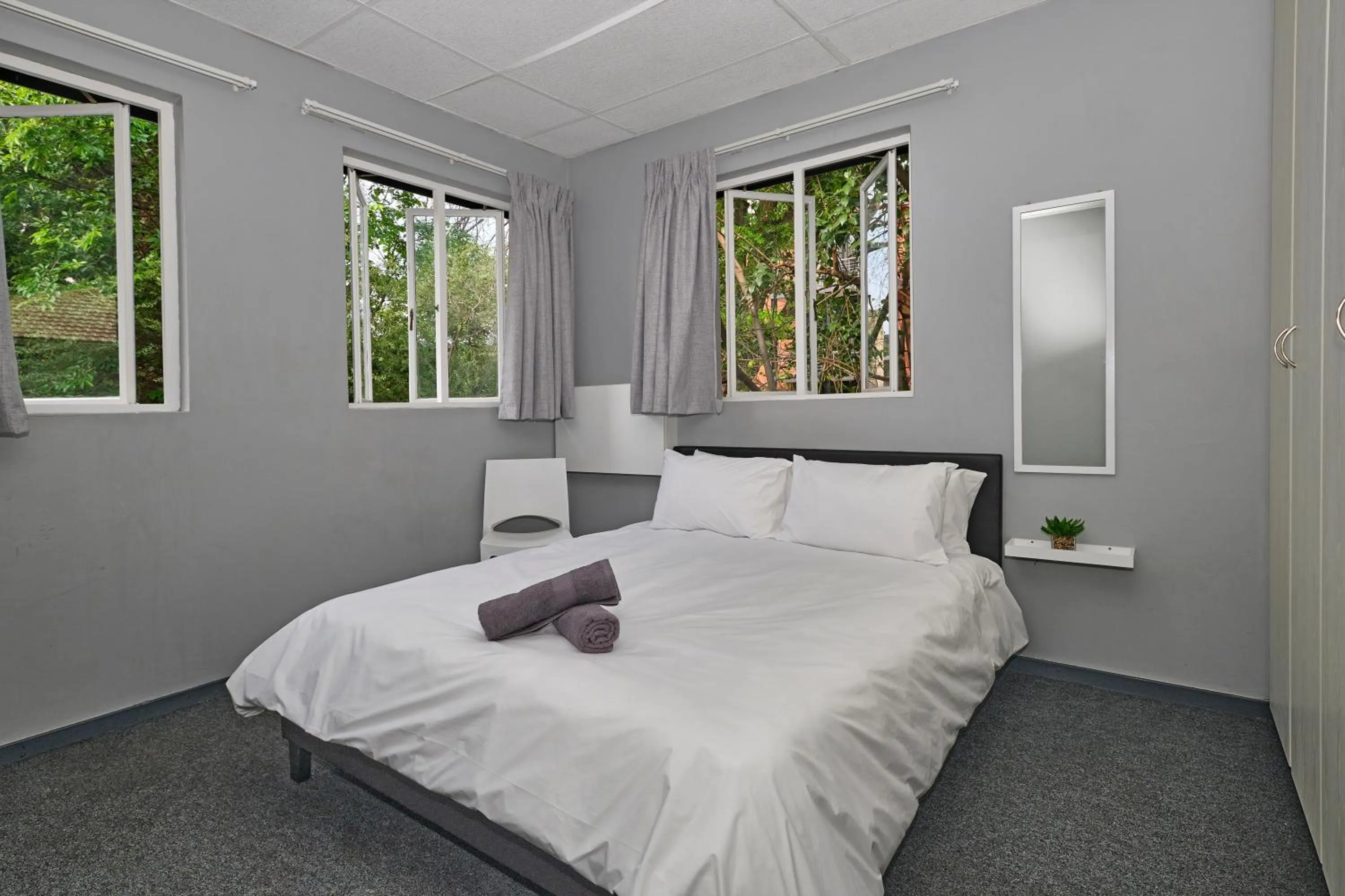 Bedroom, Bed in Inn & Out Sandton