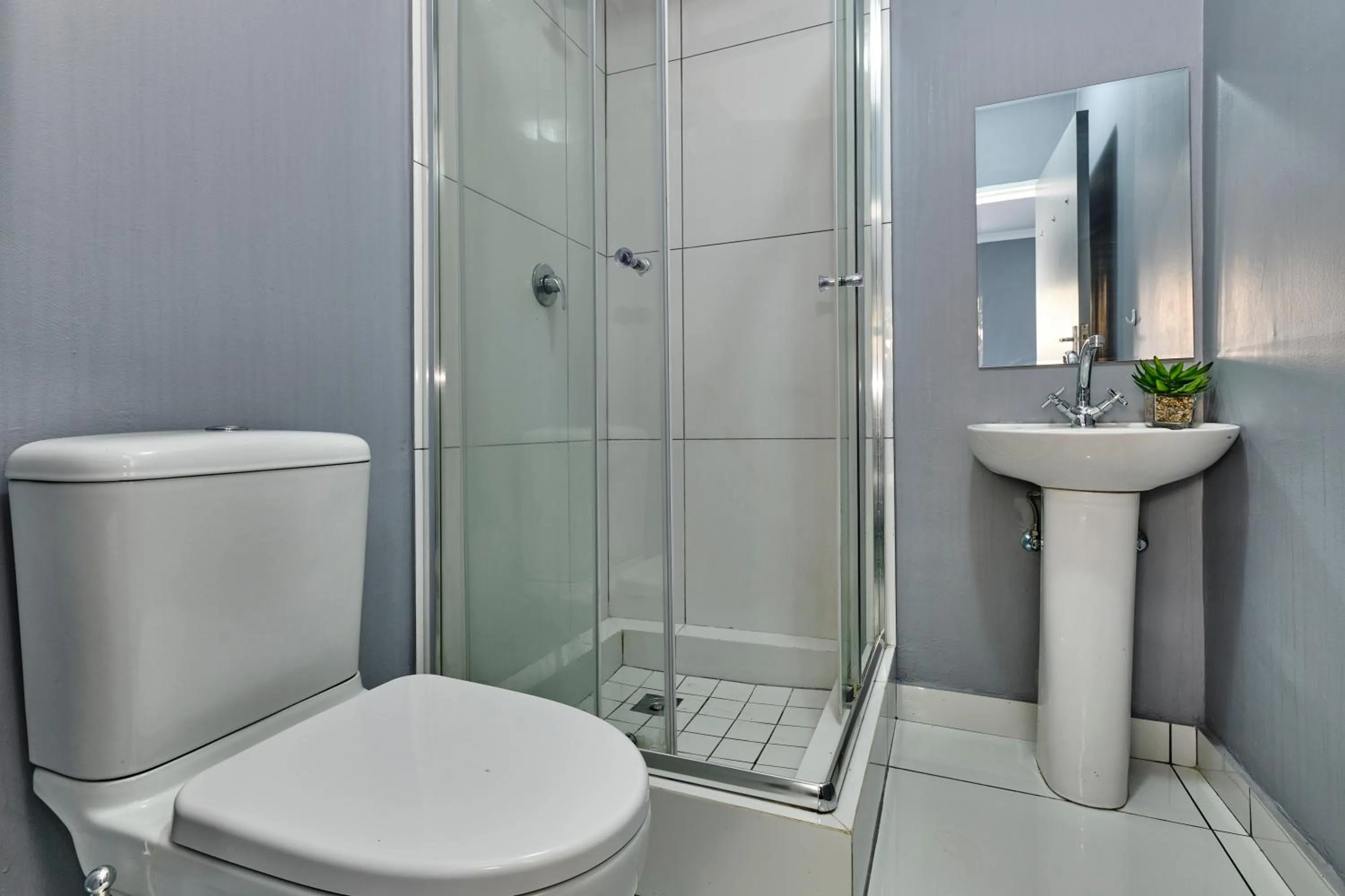 Bathroom in Inn & Out Sandton