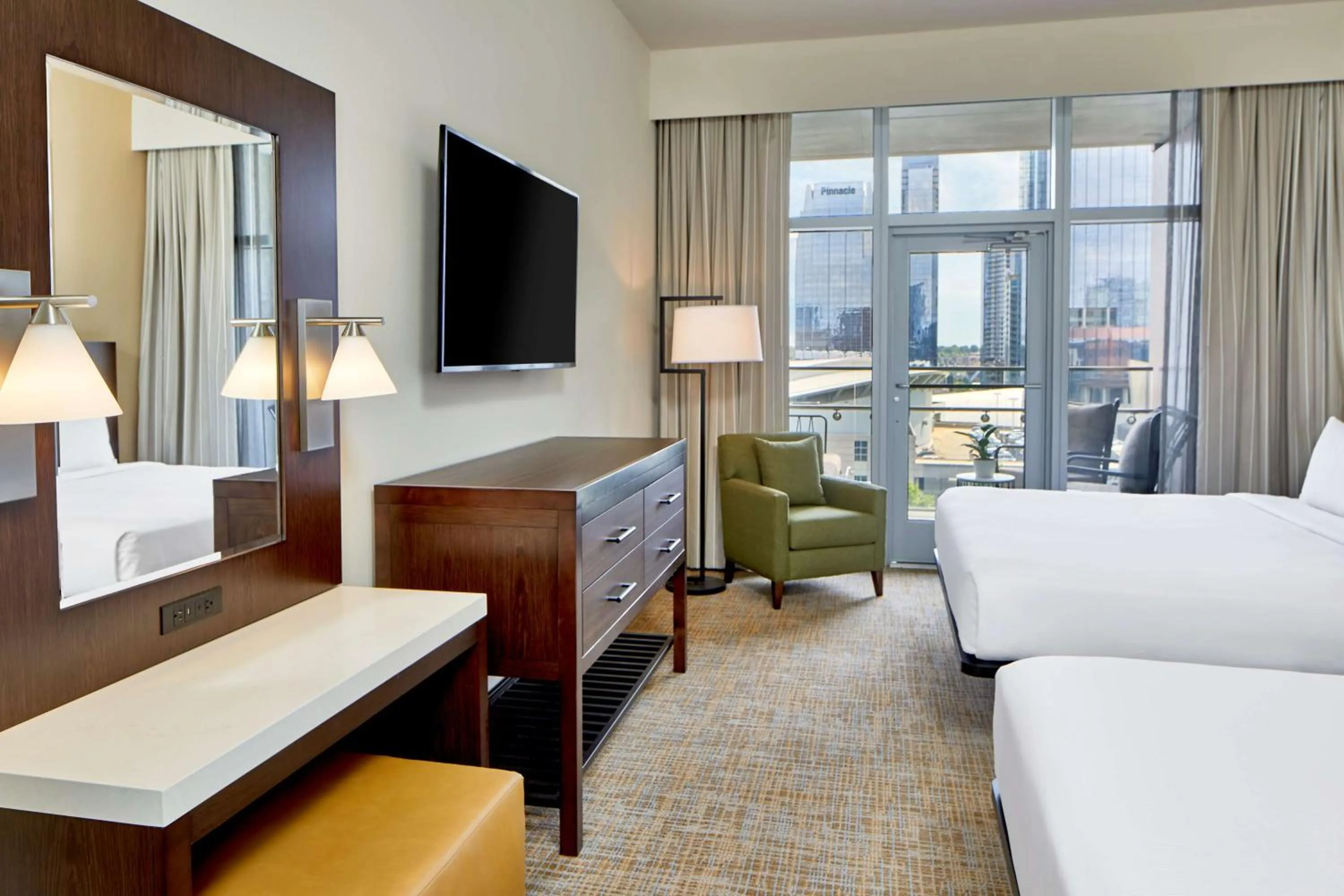 Bed in Embassy Suites by Hilton Nashville Downtown