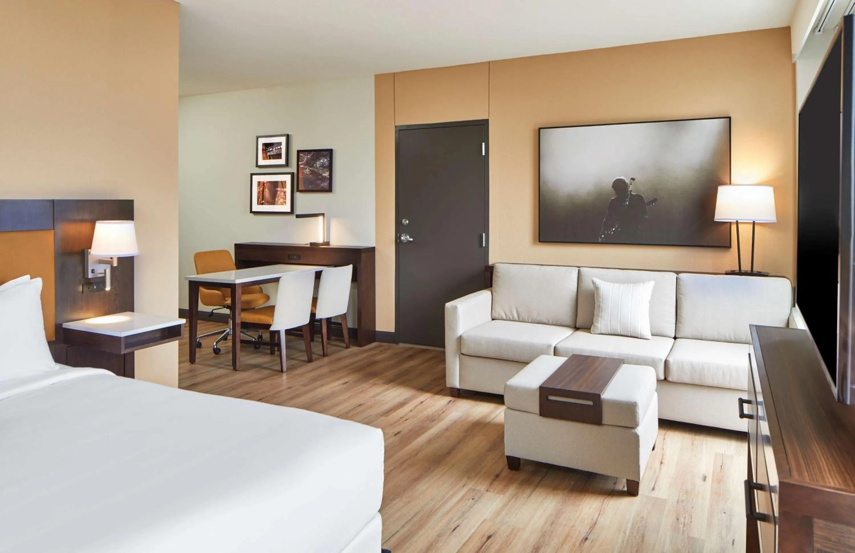 Bedroom, Bed in Embassy Suites by Hilton Nashville Downtown