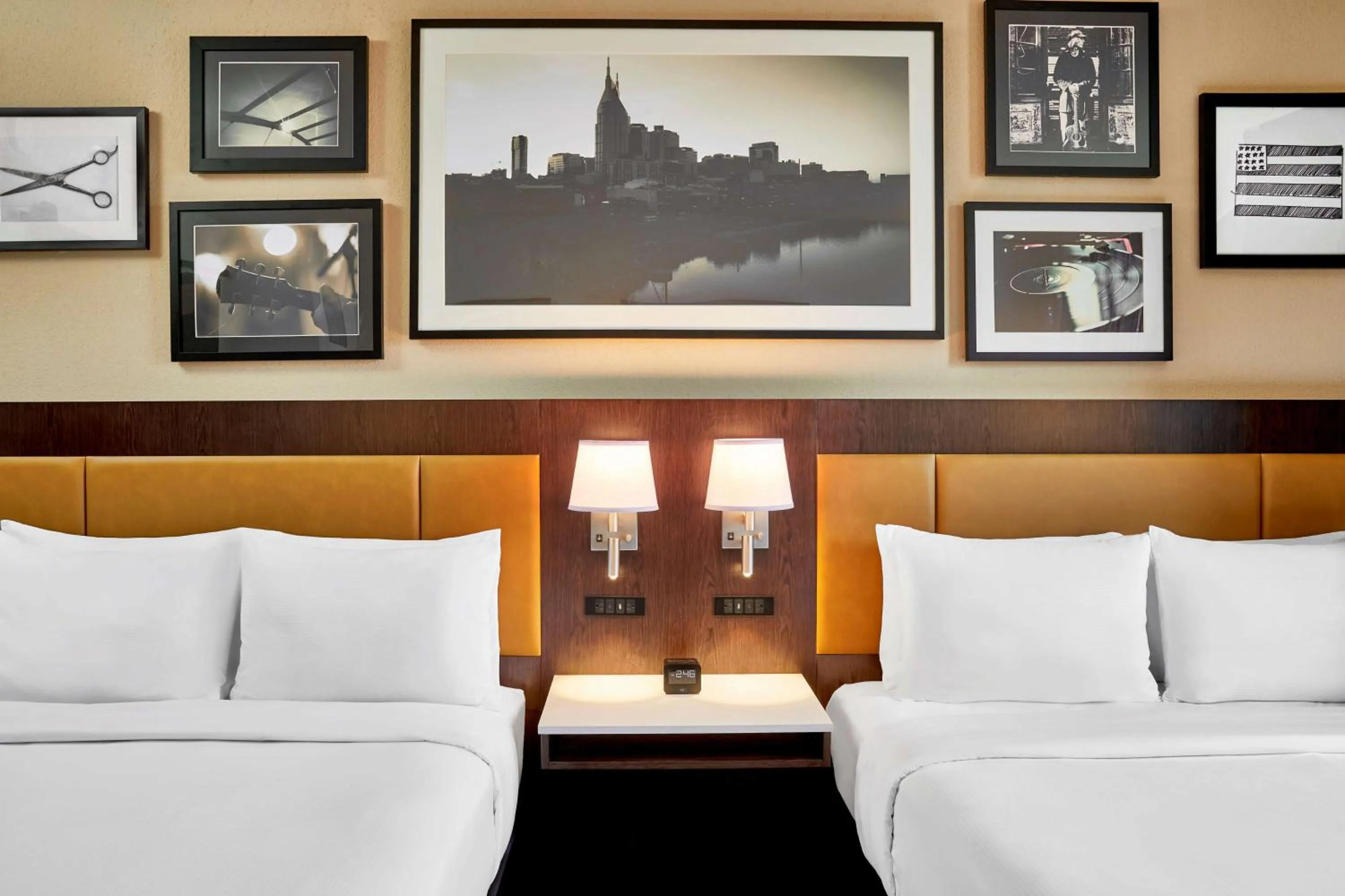 Bed in Embassy Suites by Hilton Nashville Downtown