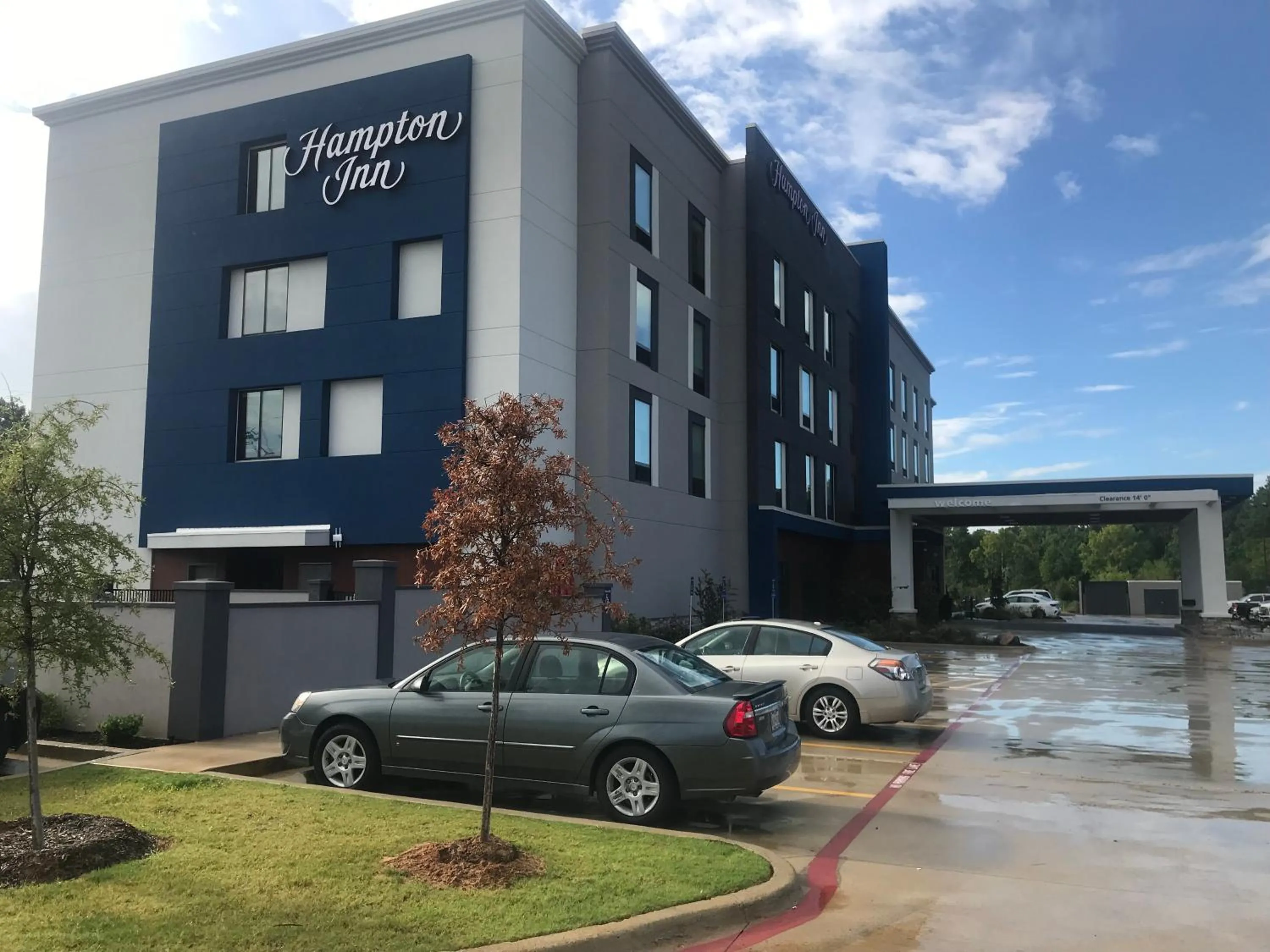 Property building in Hampton Inn Longview