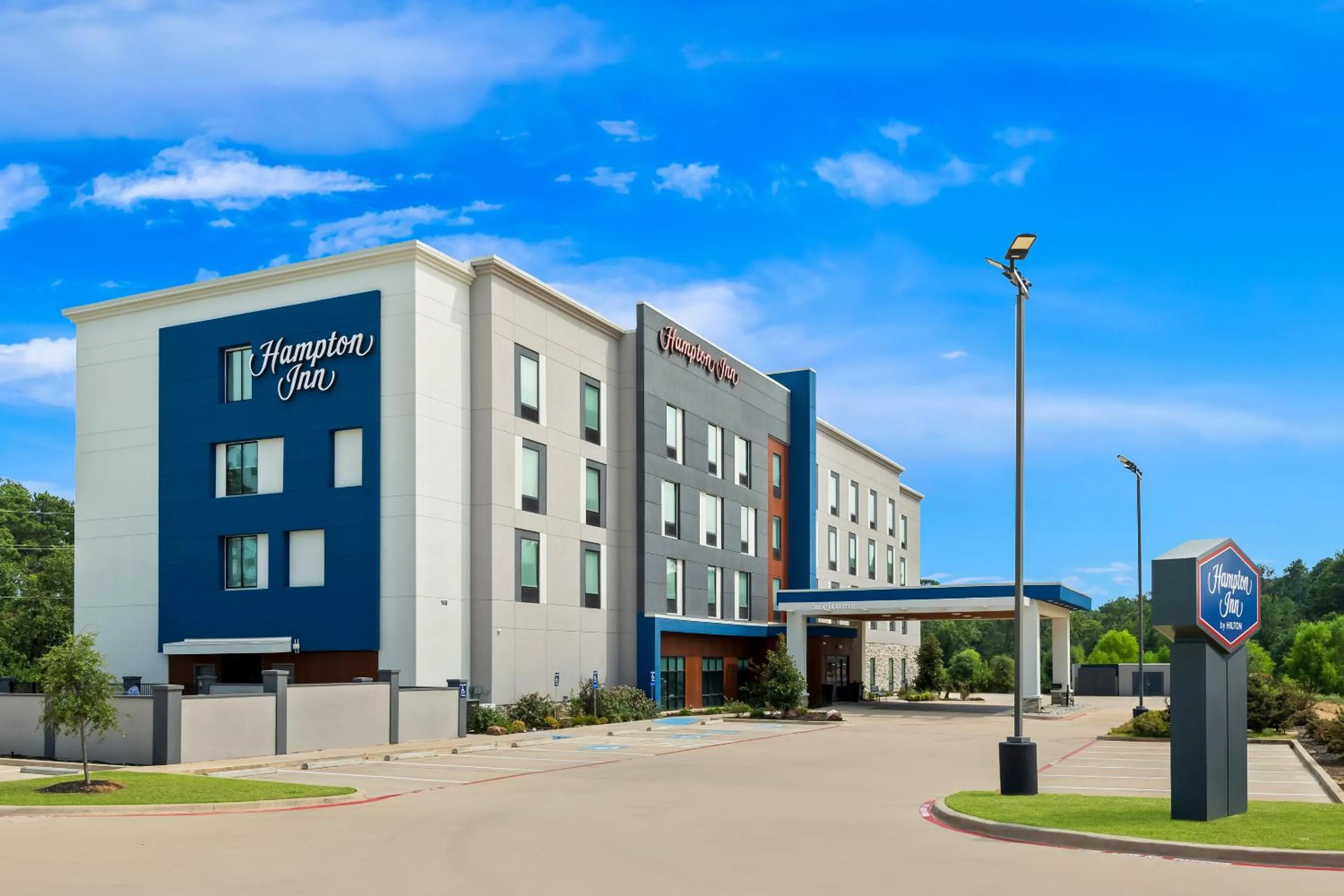 Property building in Hampton Inn Longview