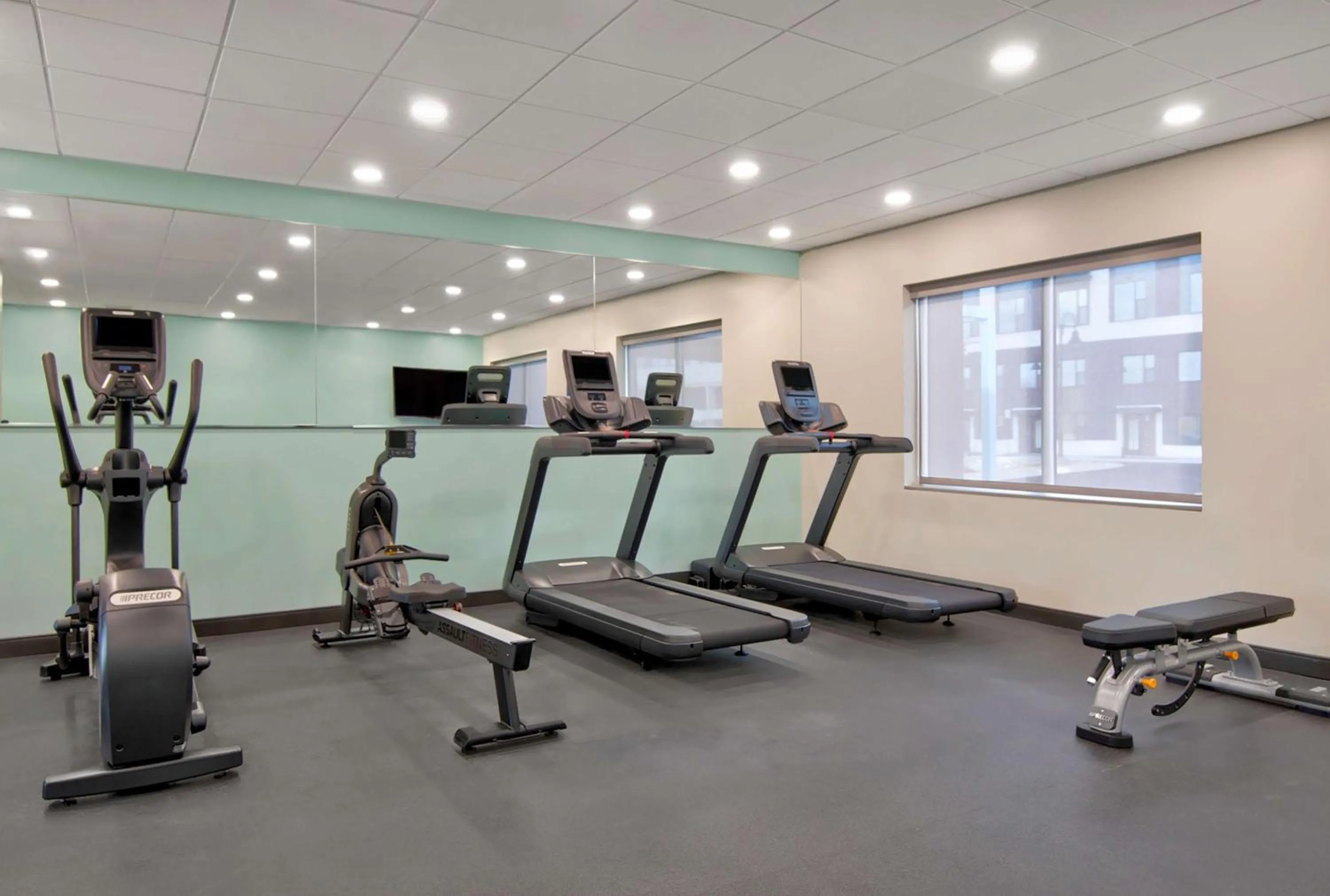 Fitness centre/facilities in Tru By Hilton Ashburn One Loudoun, Va