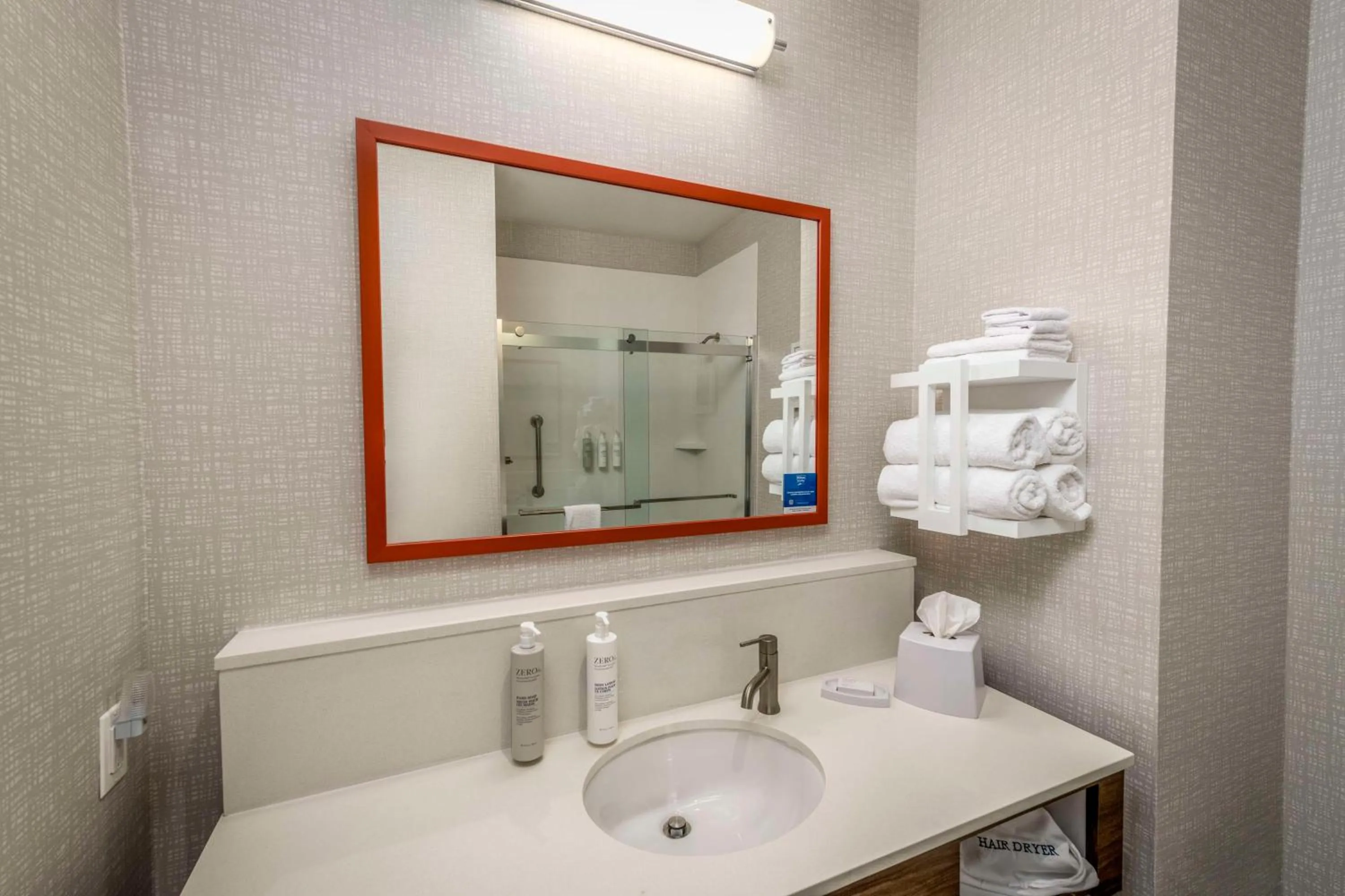 Bathroom in Hampton Inn & Suites Huntington Downtown, Ny