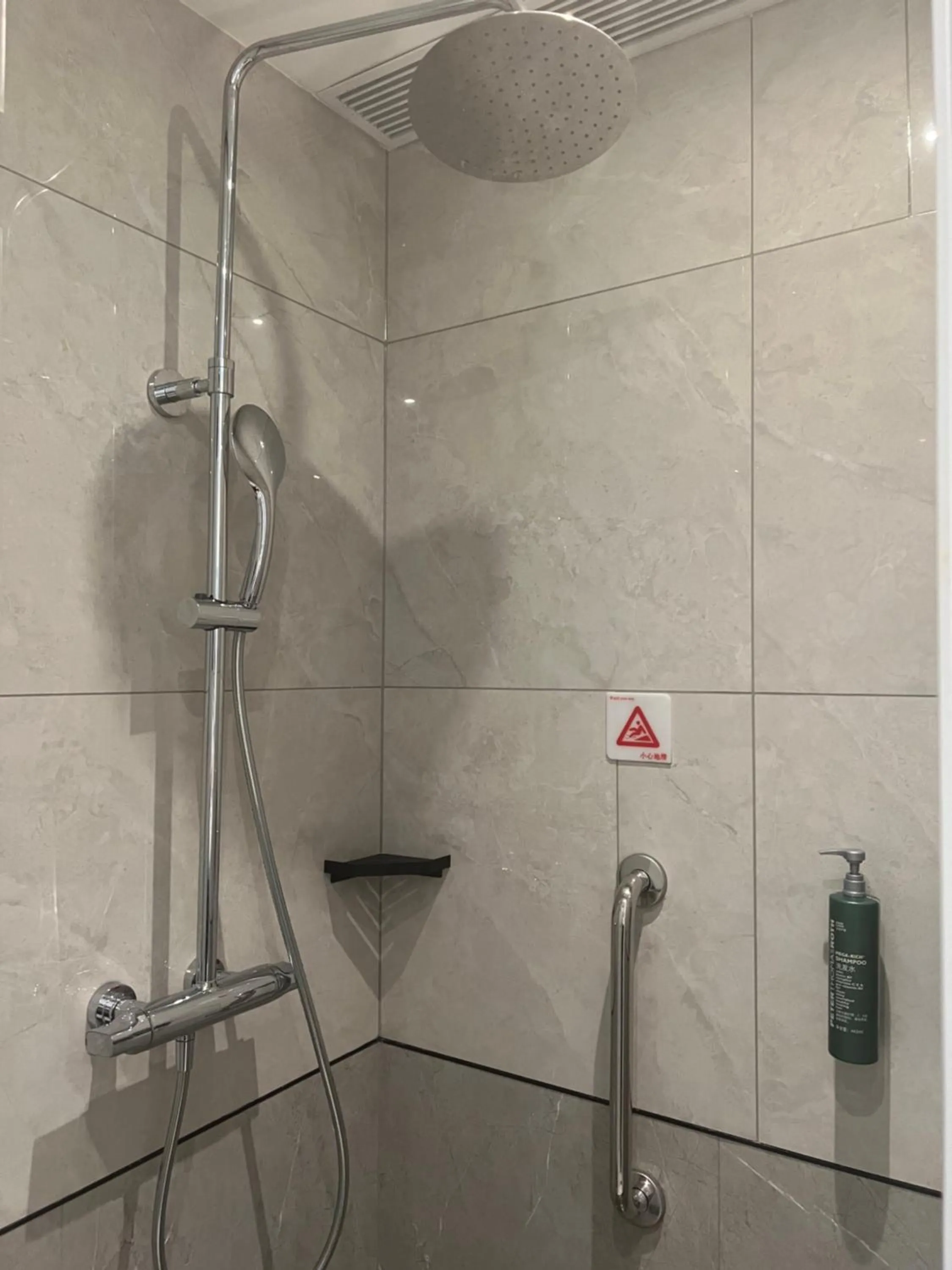 Shower in Hilton Garden Inn Jinzhou Central Street