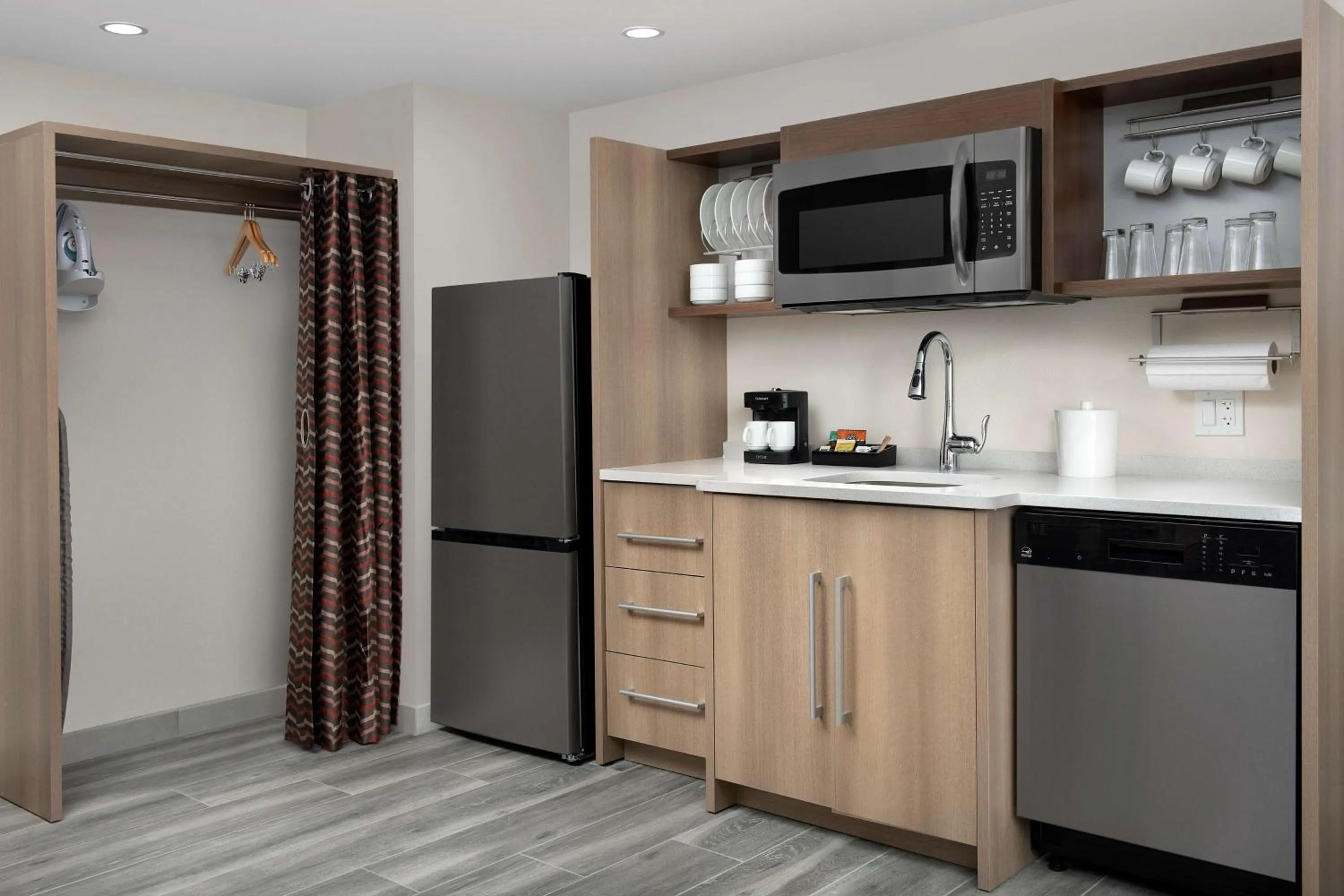 Kitchen or kitchenette in Home2 Suites By Hilton Miami Airport South Blue Lagoon