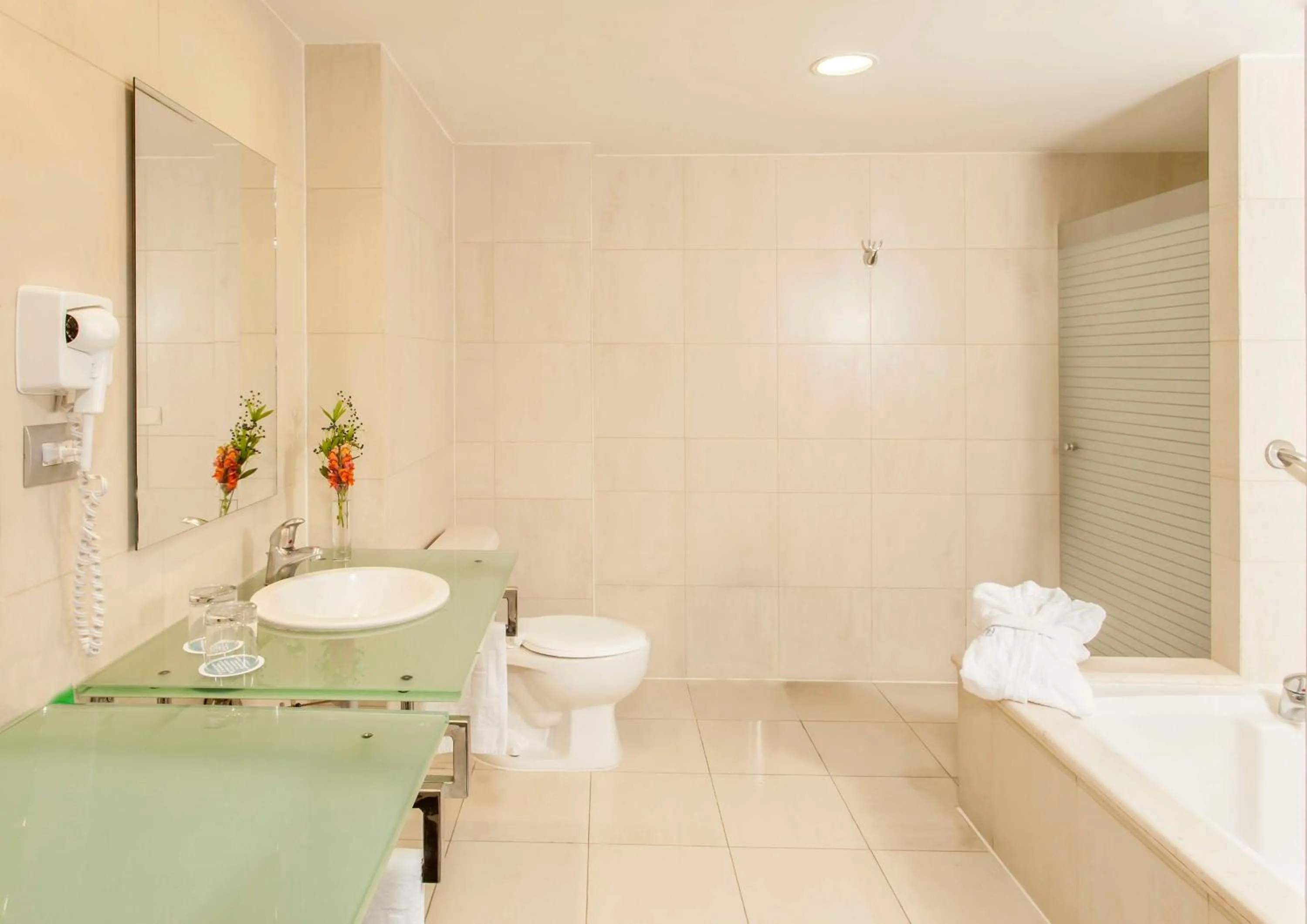 Bathroom in NH Puebla Centro Histórico