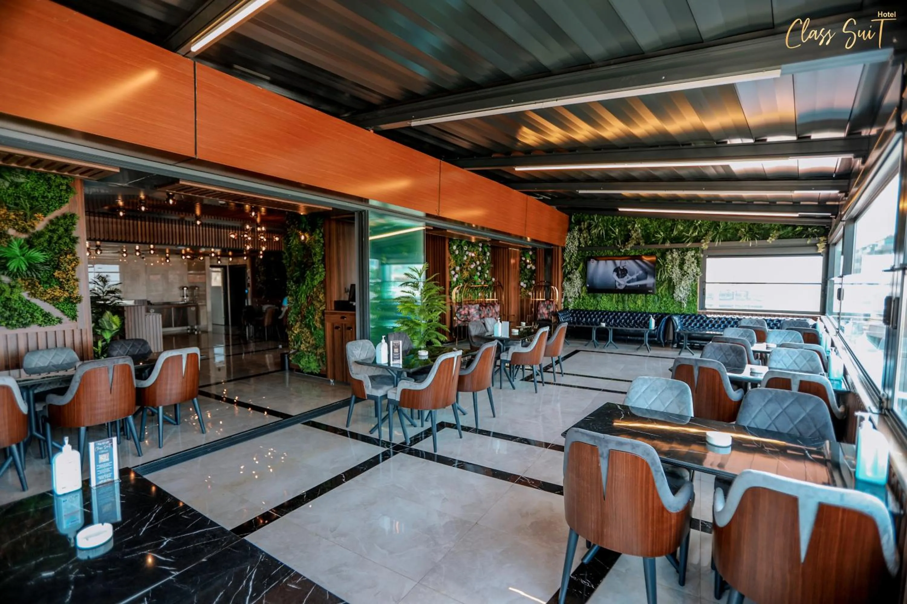 Restaurant/places to eat in Class Suit Hotel