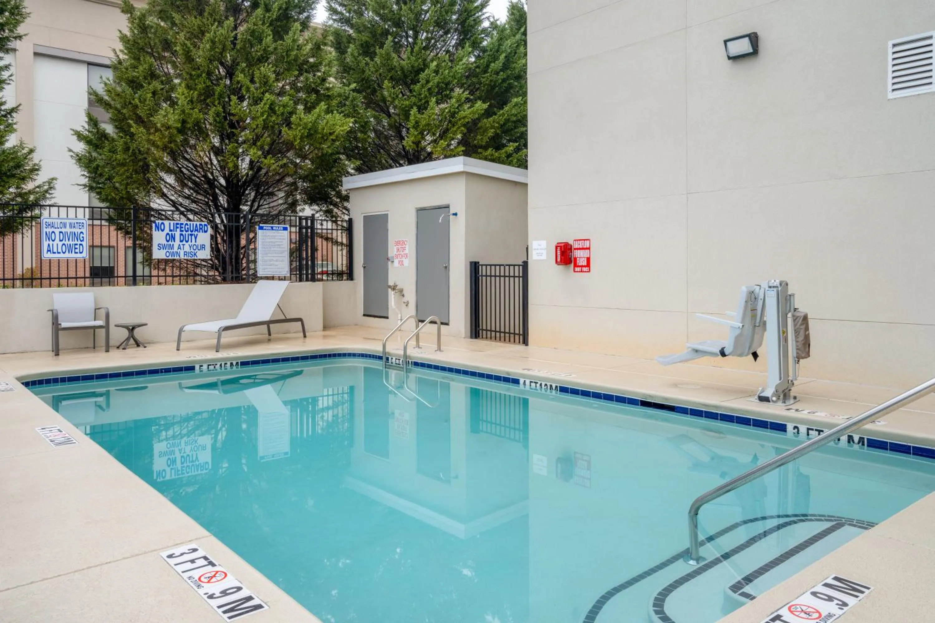 Swimming pool in Holiday Inn Express - Gaffney by IHG