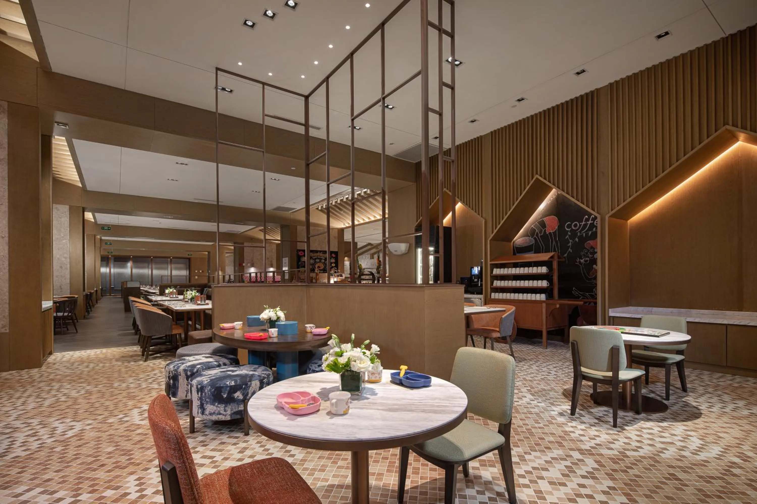 Restaurant/places to eat in Crowne Plaza Chongli Resort by IHG