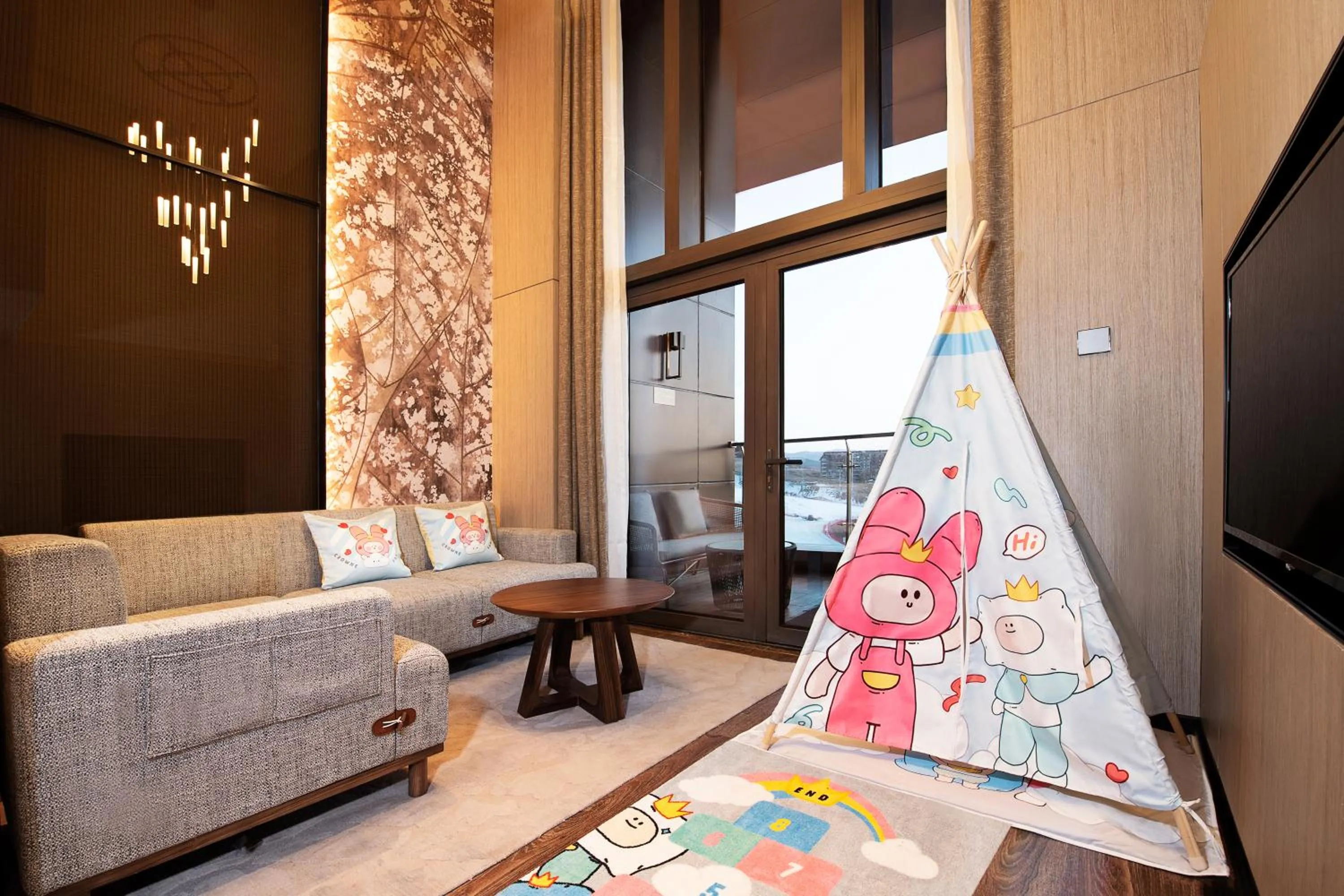 Living room in Crowne Plaza Chongli Resort by IHG