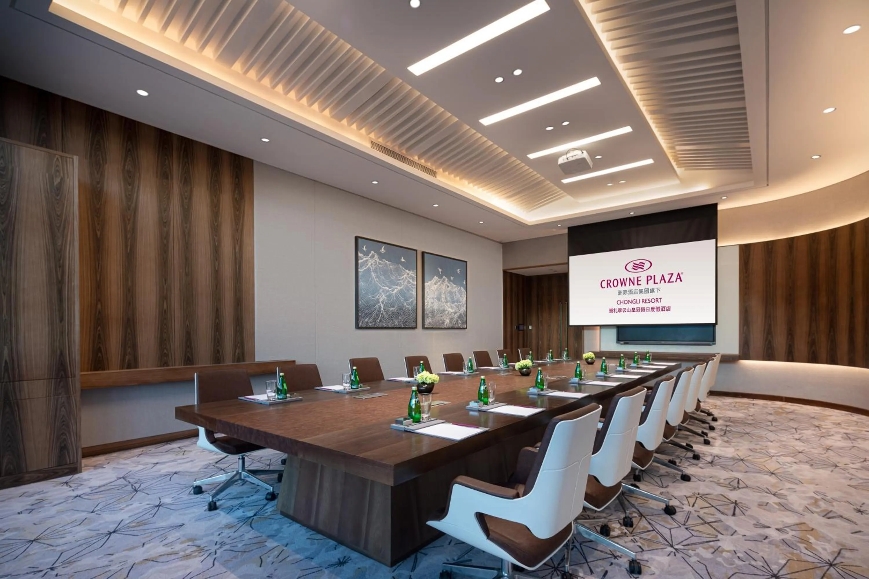 Meeting/conference room in Crowne Plaza Chongli Resort by IHG
