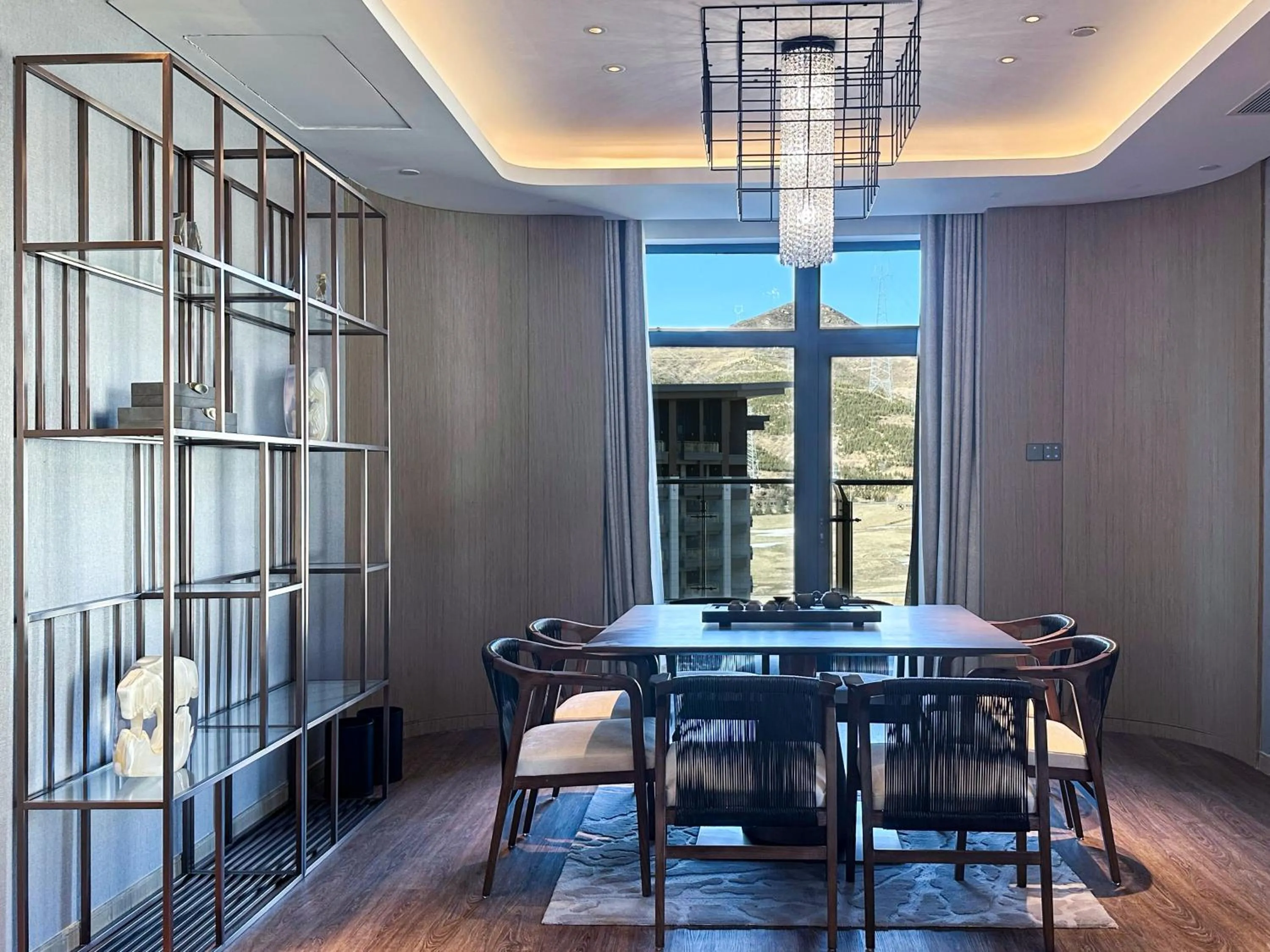 Dining area in Crowne Plaza Chongli Resort by IHG