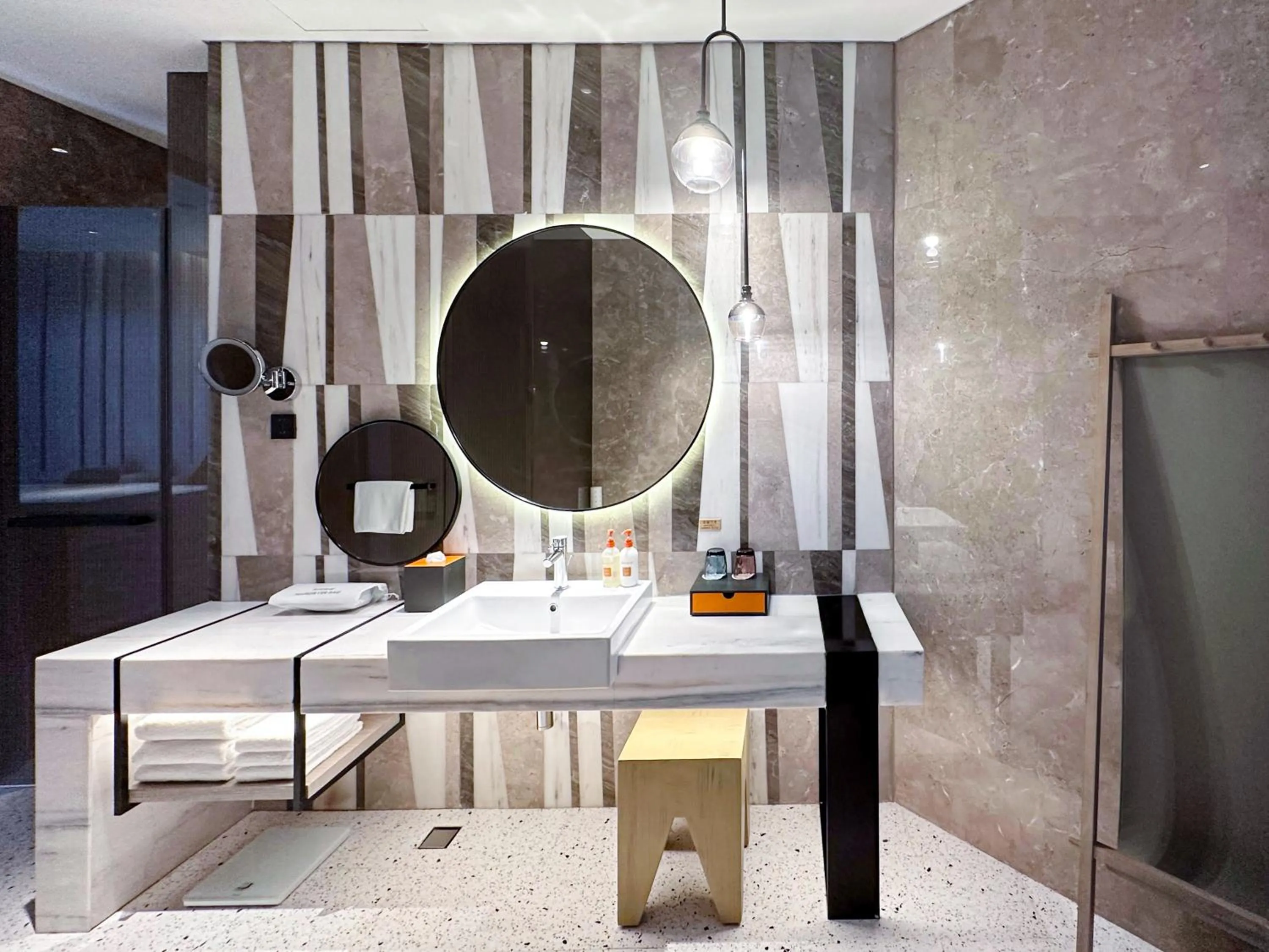 Toilet in Crowne Plaza Chongli Resort by IHG