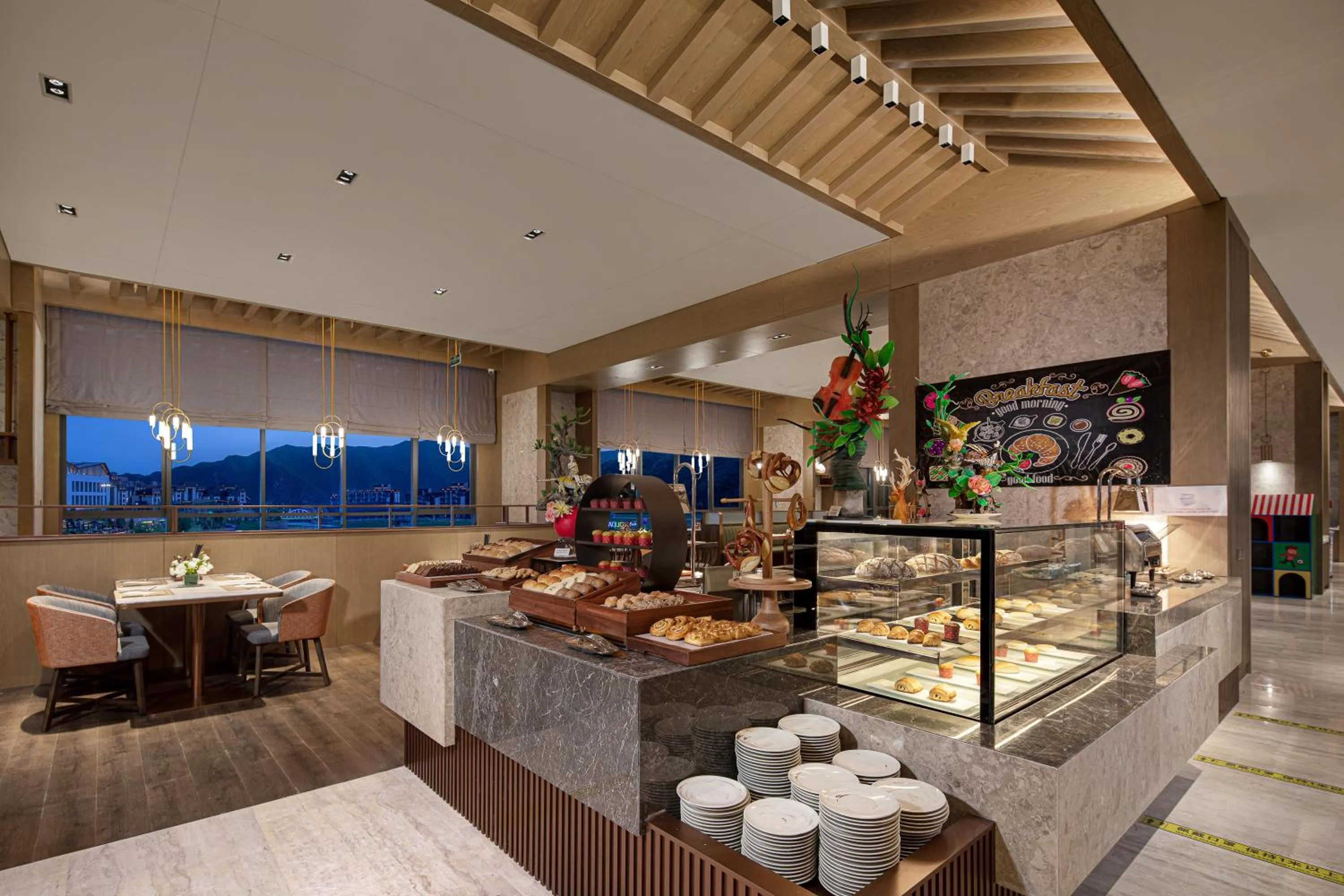 Restaurant/places to eat in Crowne Plaza Chongli Resort by IHG