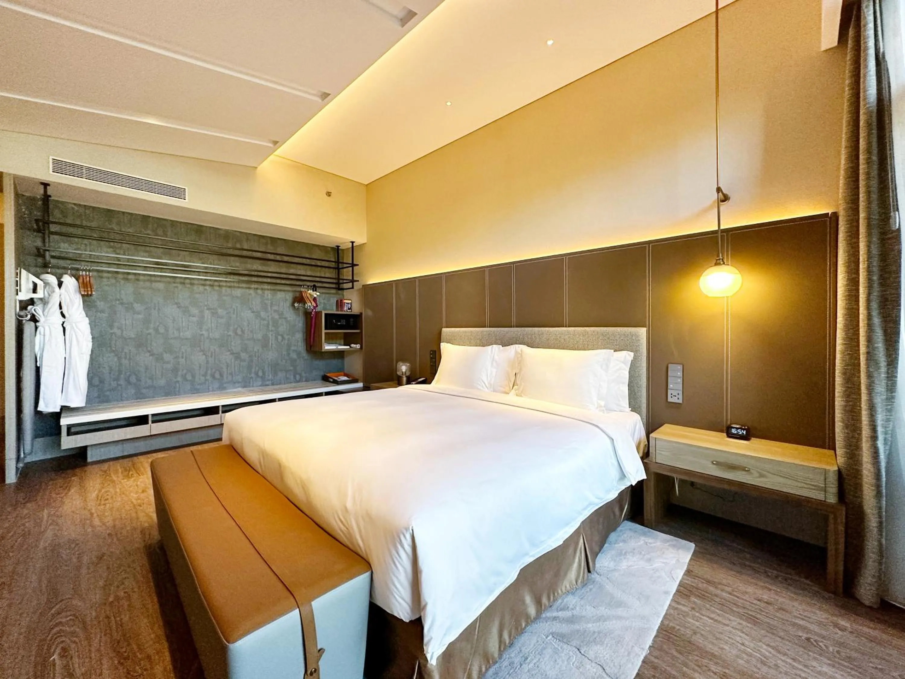 Bedroom, Bed in Crowne Plaza Chongli Resort by IHG