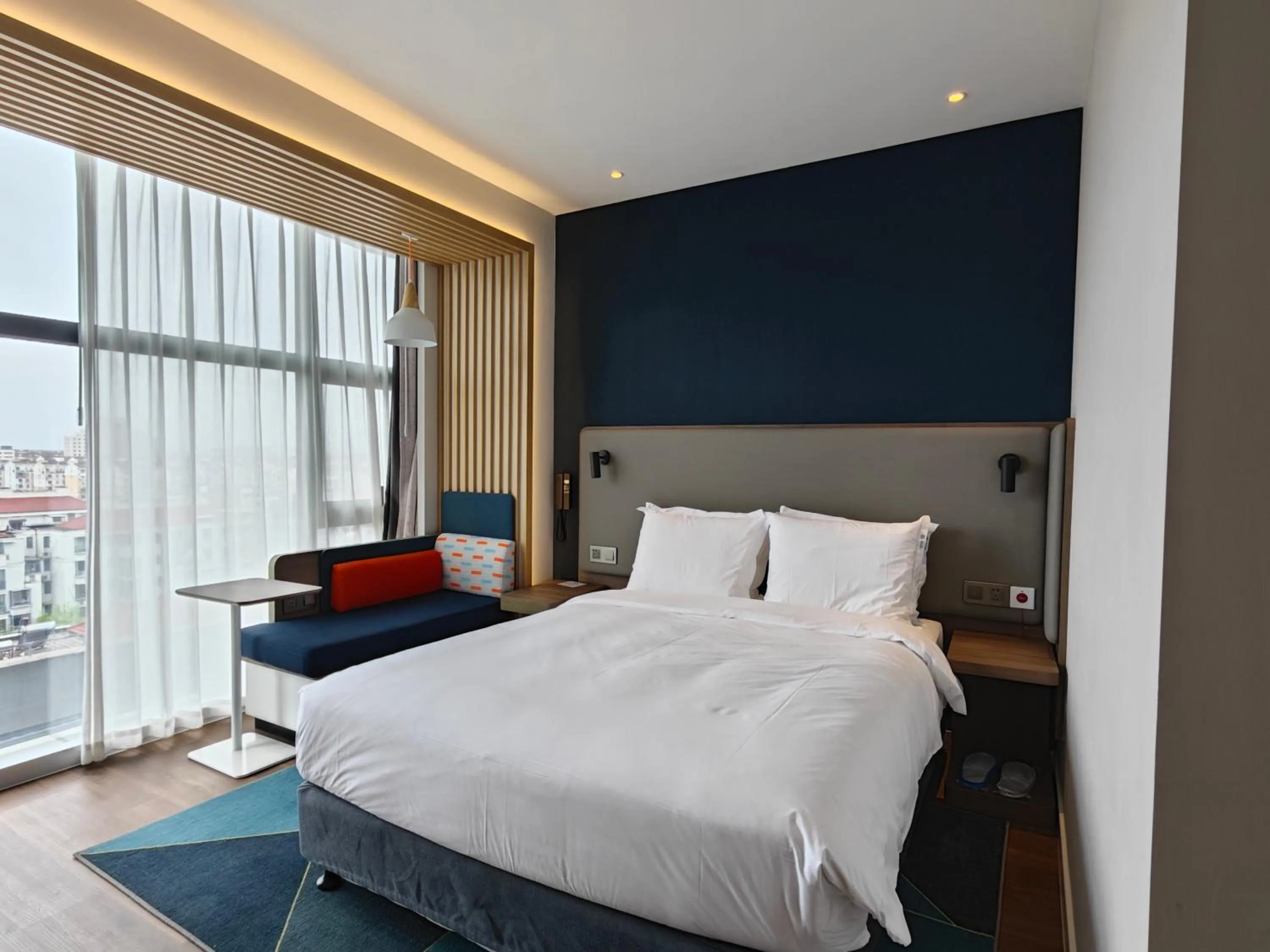 Bed in Holiday Inn Express Shanghai Qingpu New City by IHG