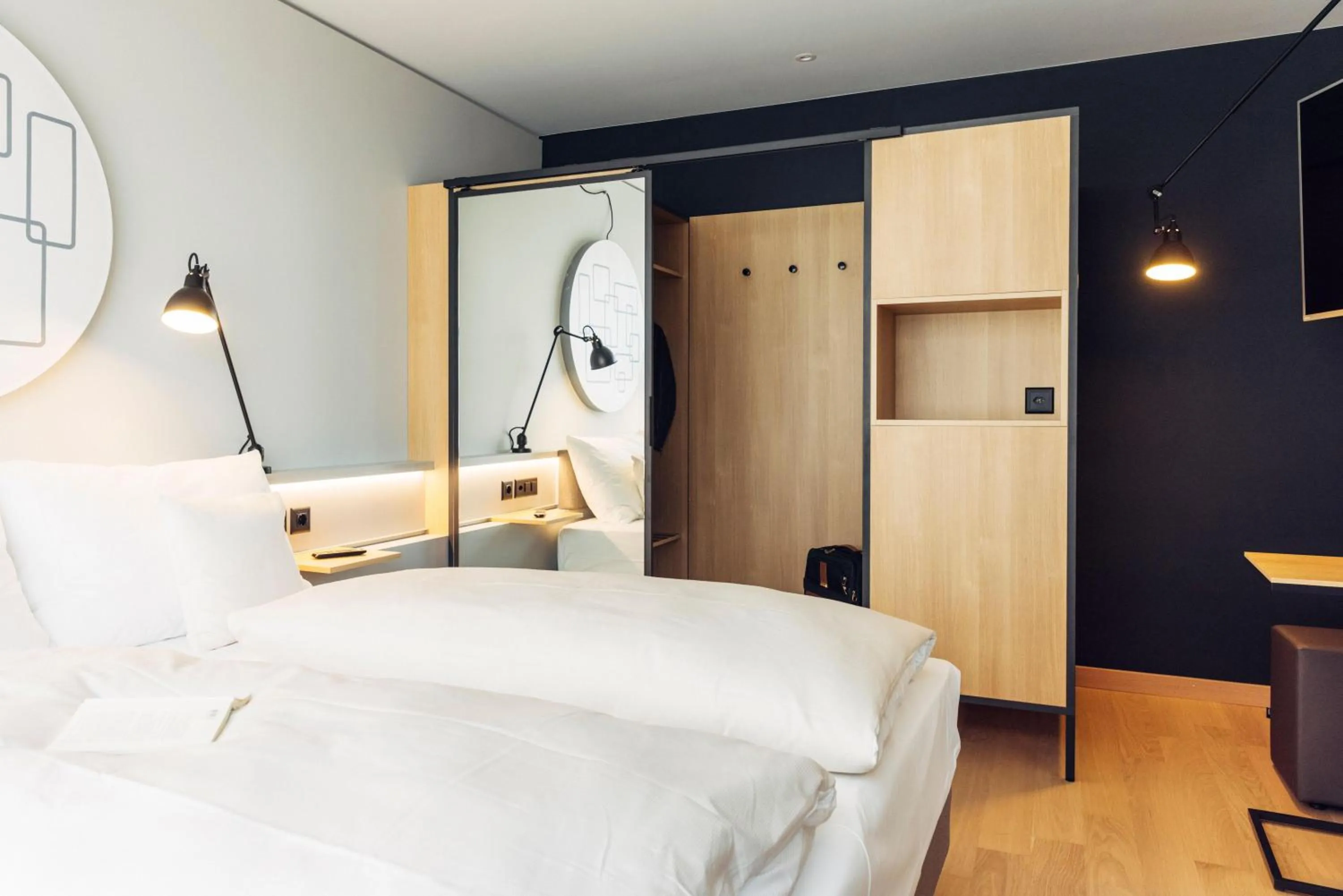 Photo of the whole room, Bed in harry's home Bern-Expo