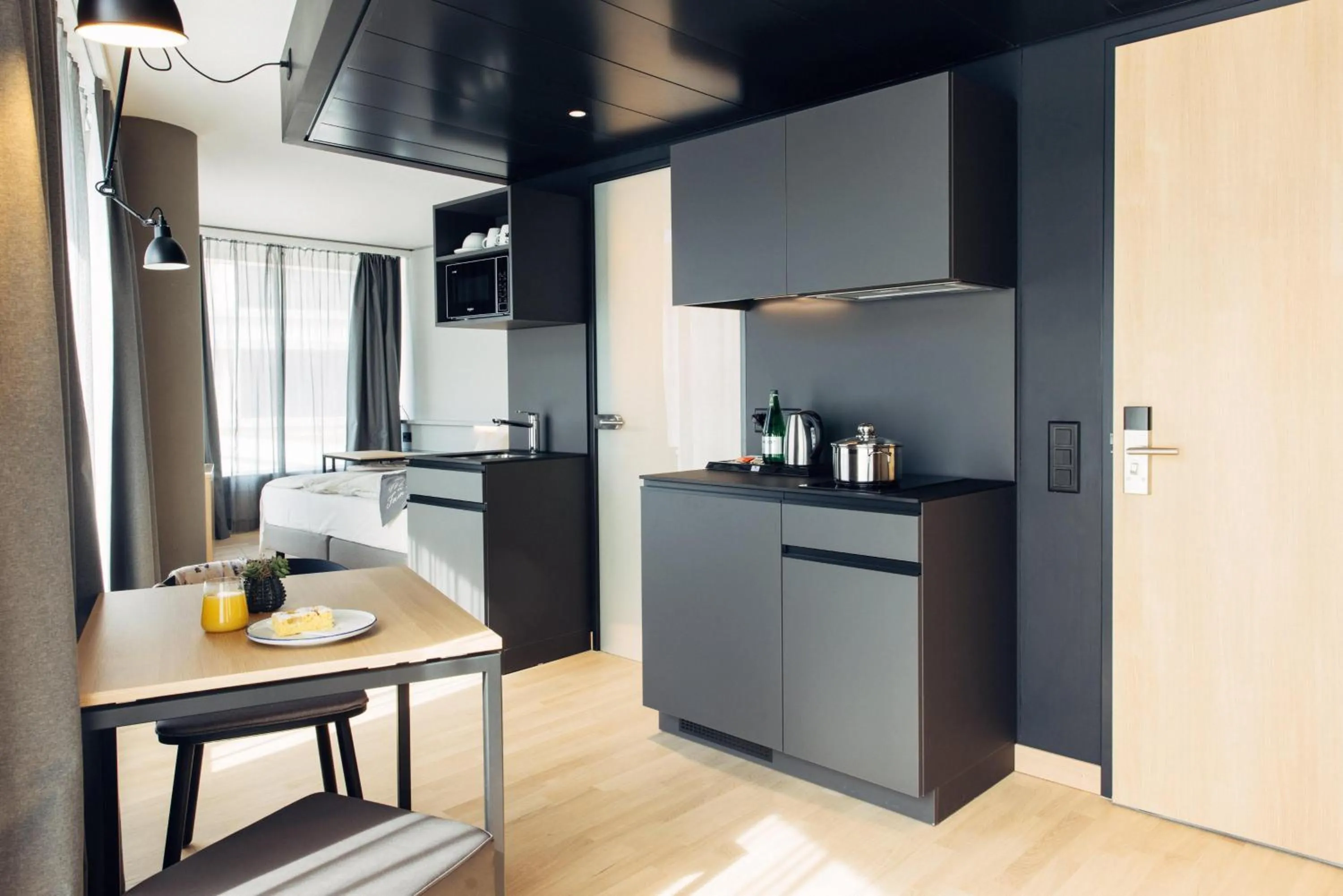 Photo of the whole room in harry's home Bern-Expo