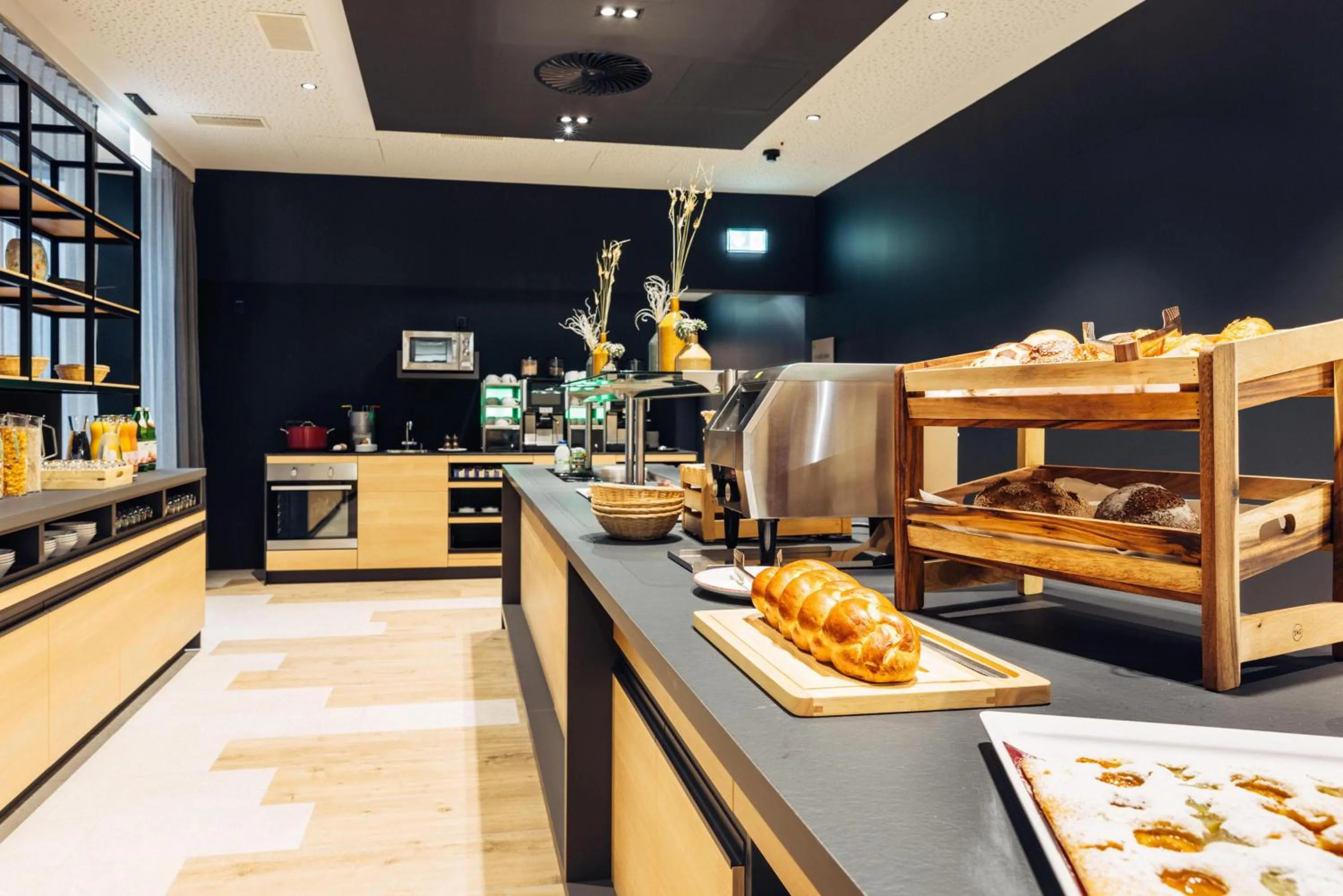 Restaurant/places to eat in harry's home Bern-Expo