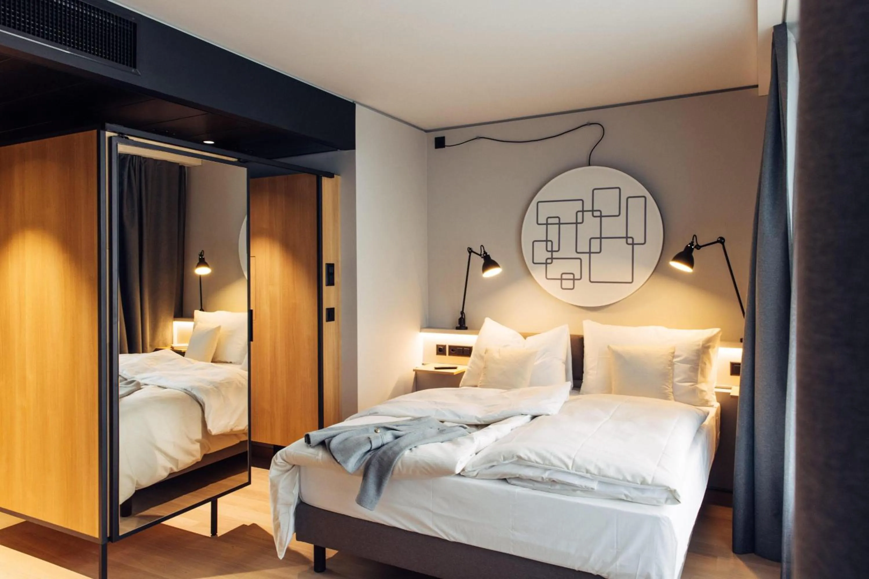 Photo of the whole room, Bed in harry's home Bern-Expo