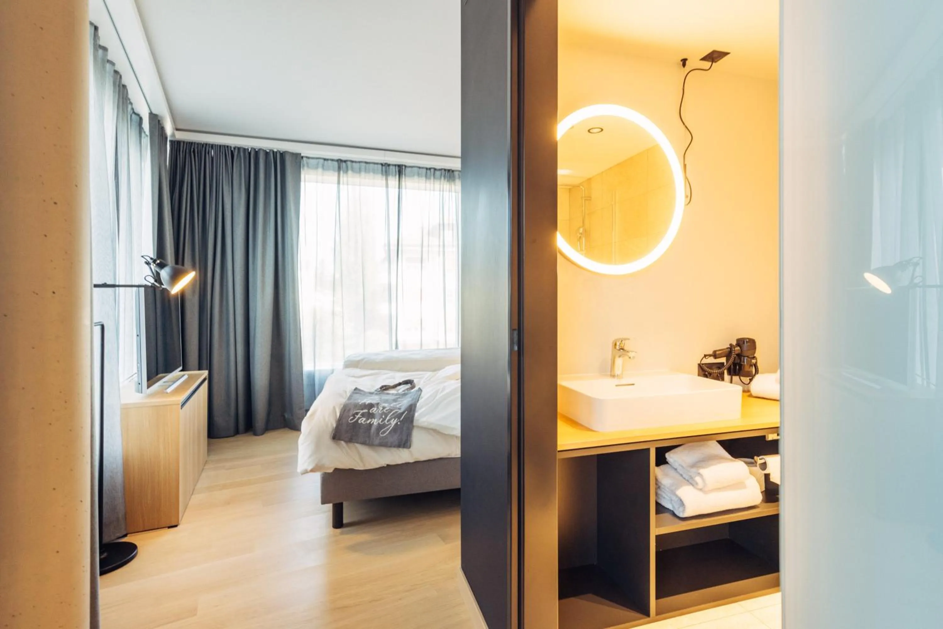 Bathroom, Bed in harry's home Bern-Expo