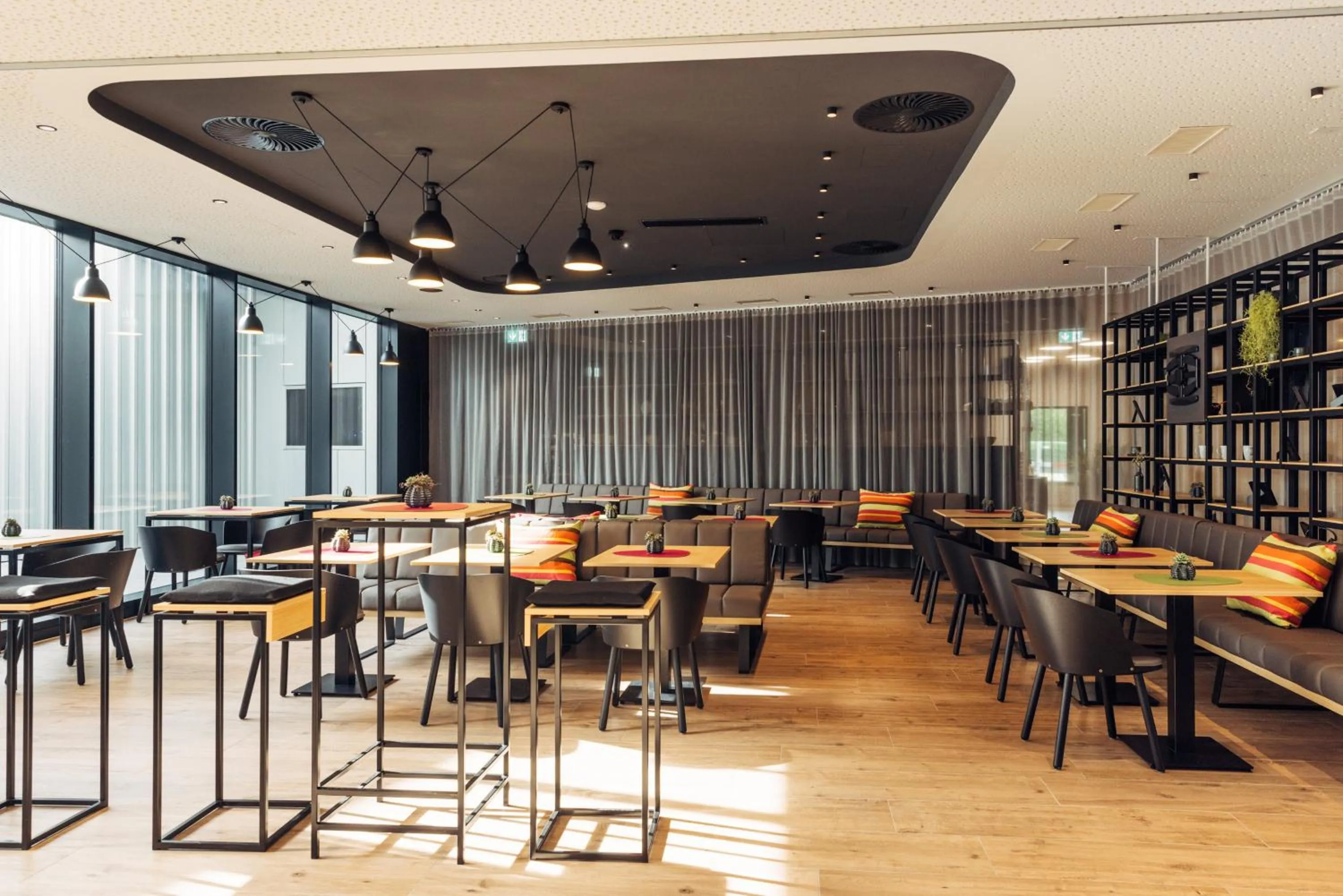 Seating area in harry's home Bern-Expo