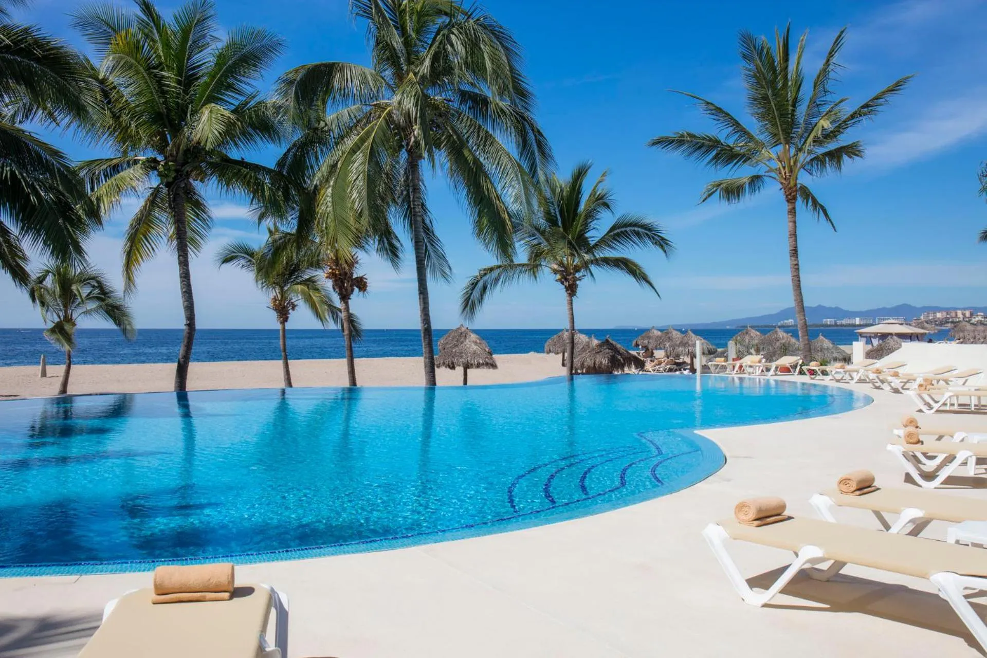 Swimming pool in Krystal Vallarta