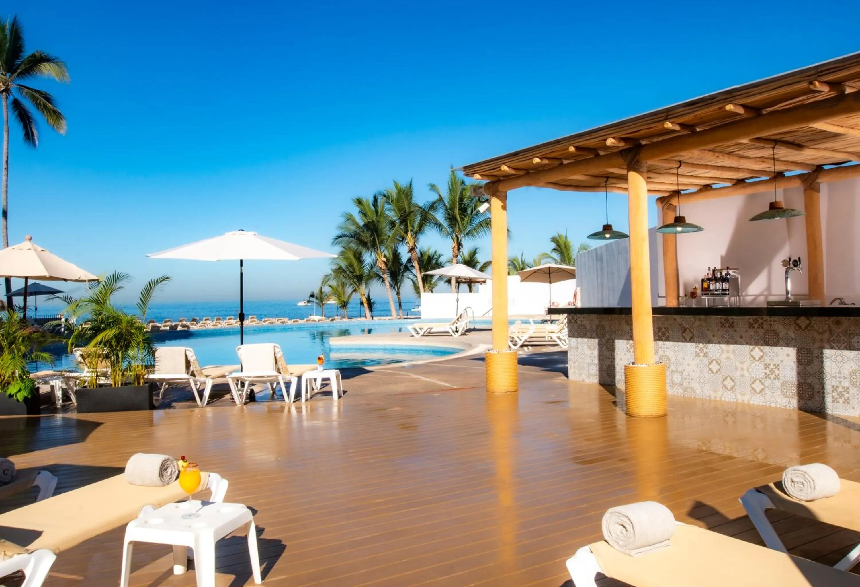 Lounge or bar in Krystal Vallarta