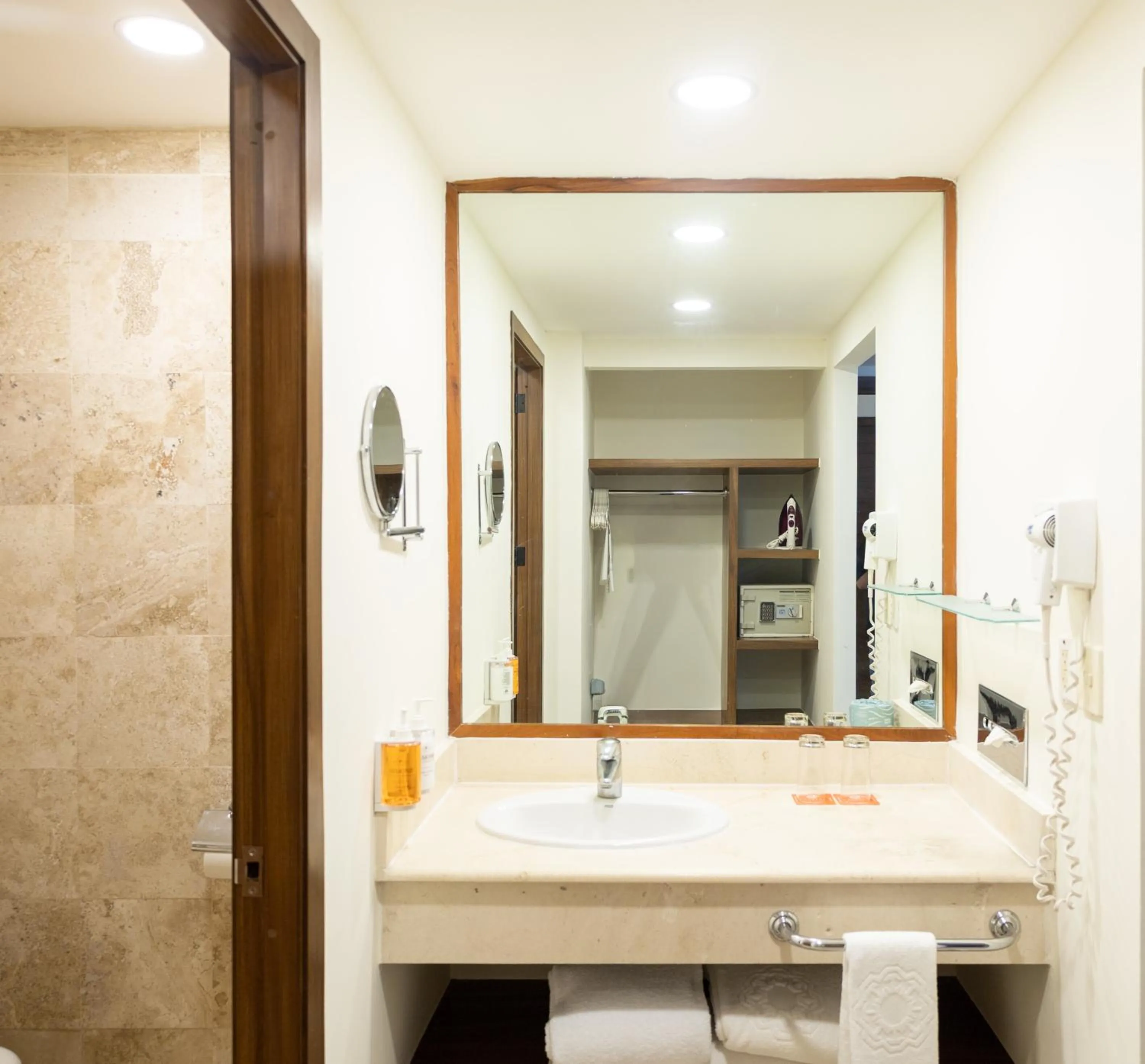 hair dryier in Krystal Vallarta